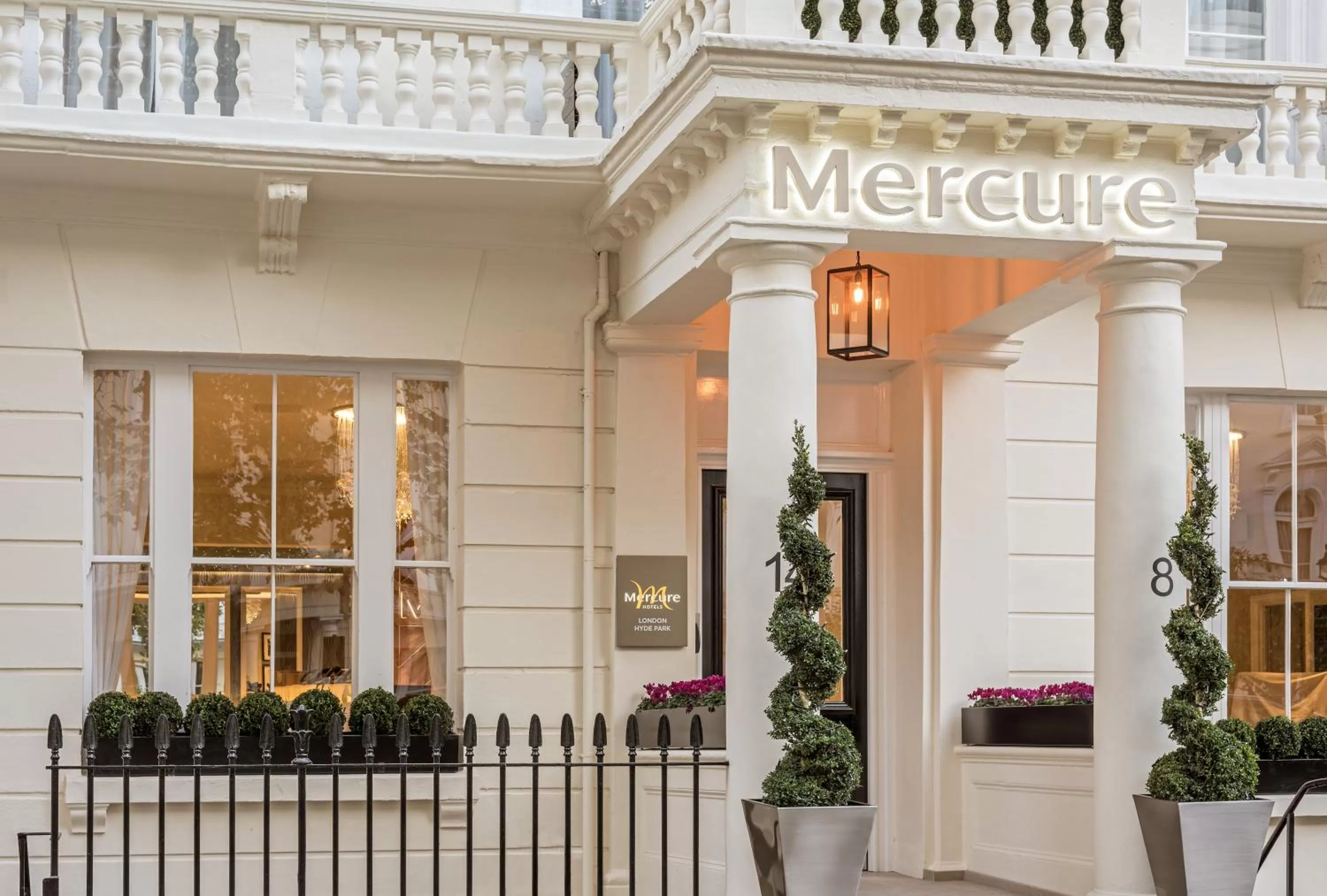 Facade/entrance in Mercure London Hyde Park Hotel