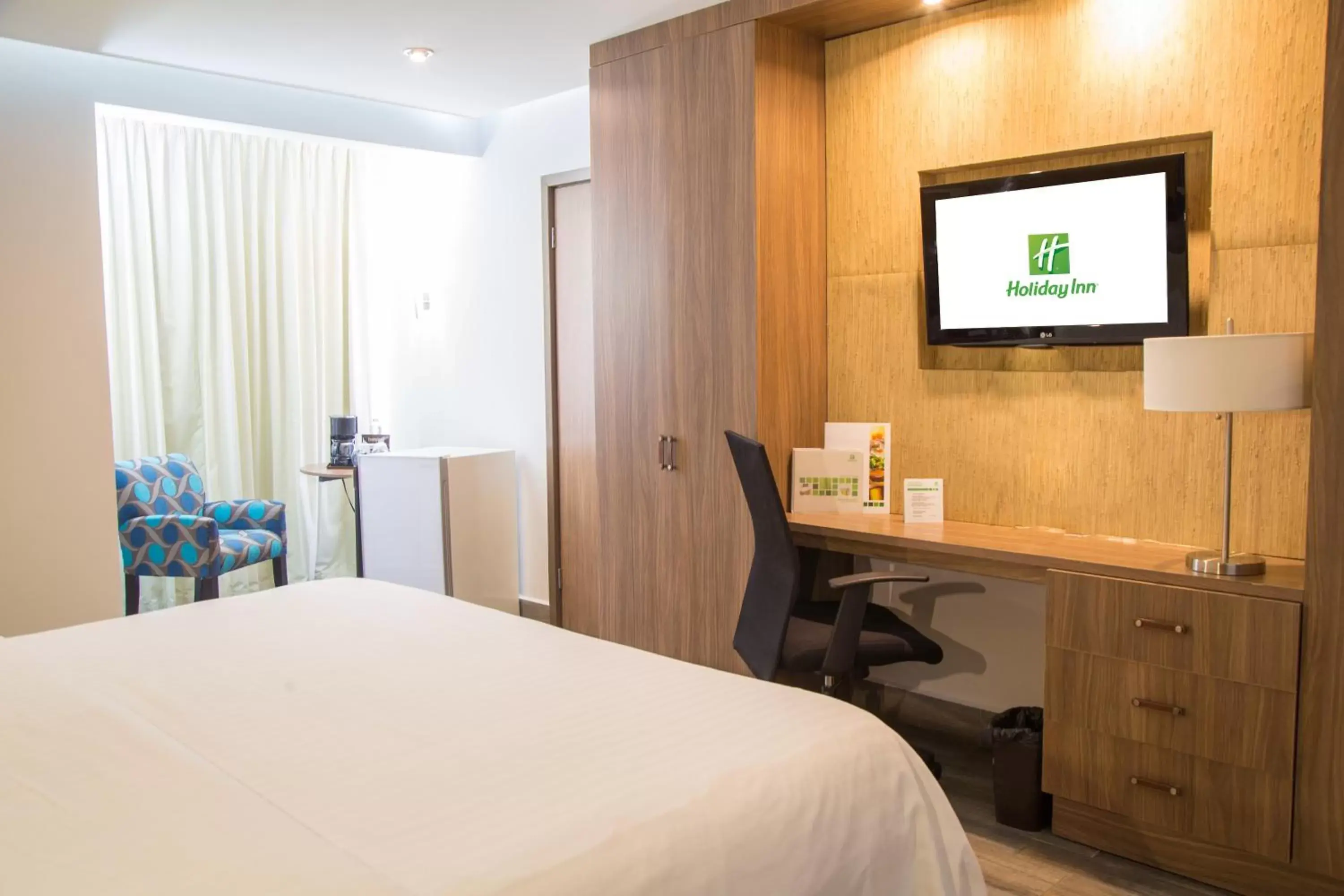 Standard Queen Room with Pool View in voco Hermosillo by IHG Standard Queen Room with Pool View in voco Hermosillo by IHG