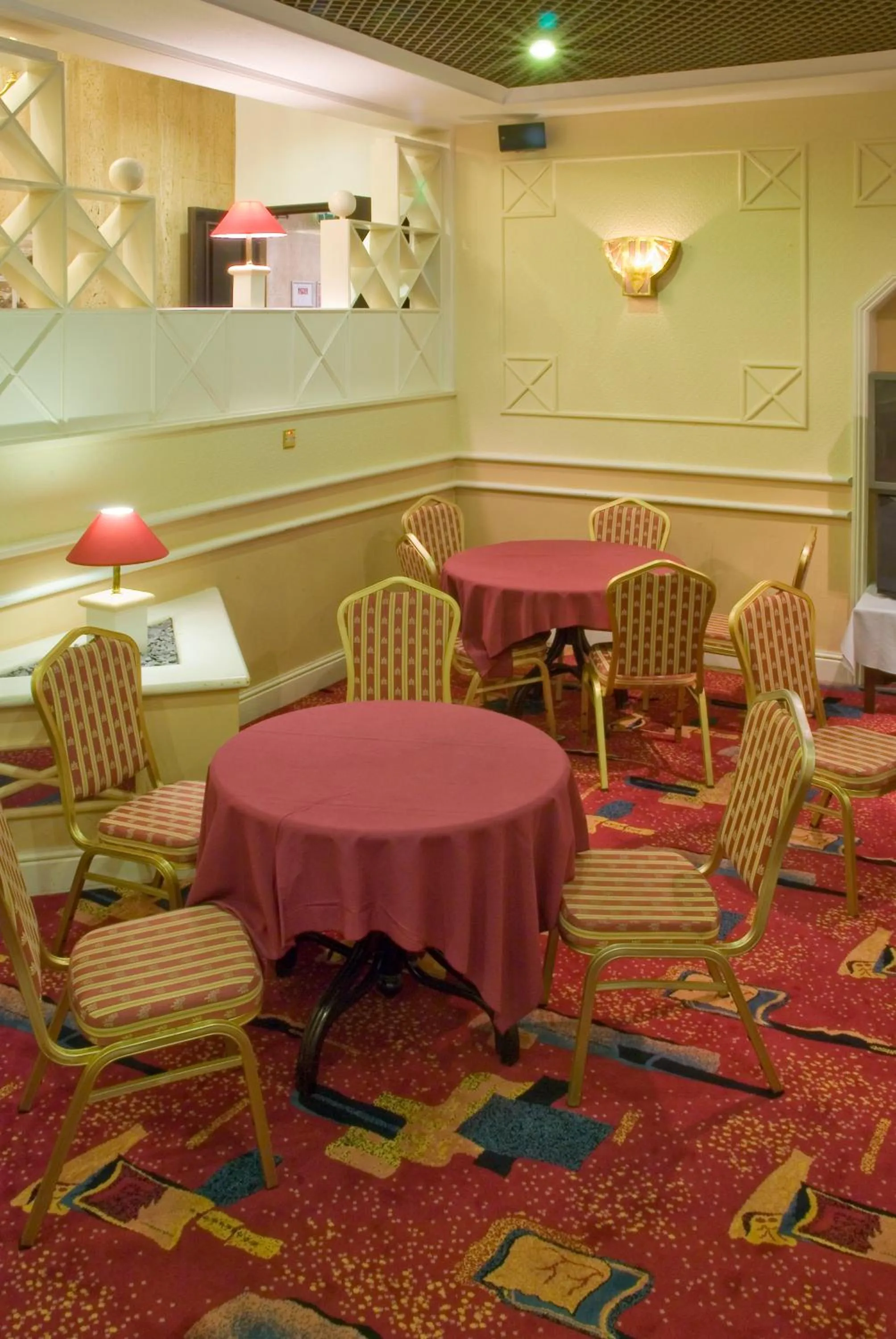 Lounge or bar in Britannia Hotel Coventry