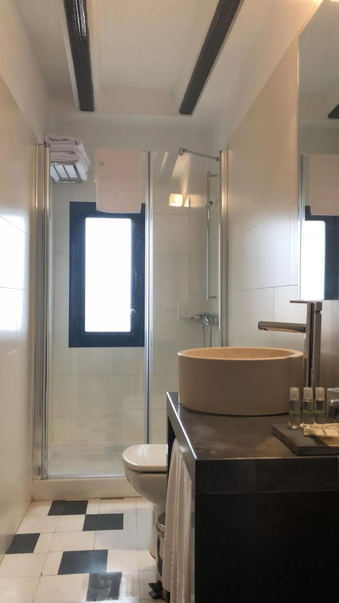 Toilet in YIT El Postigo