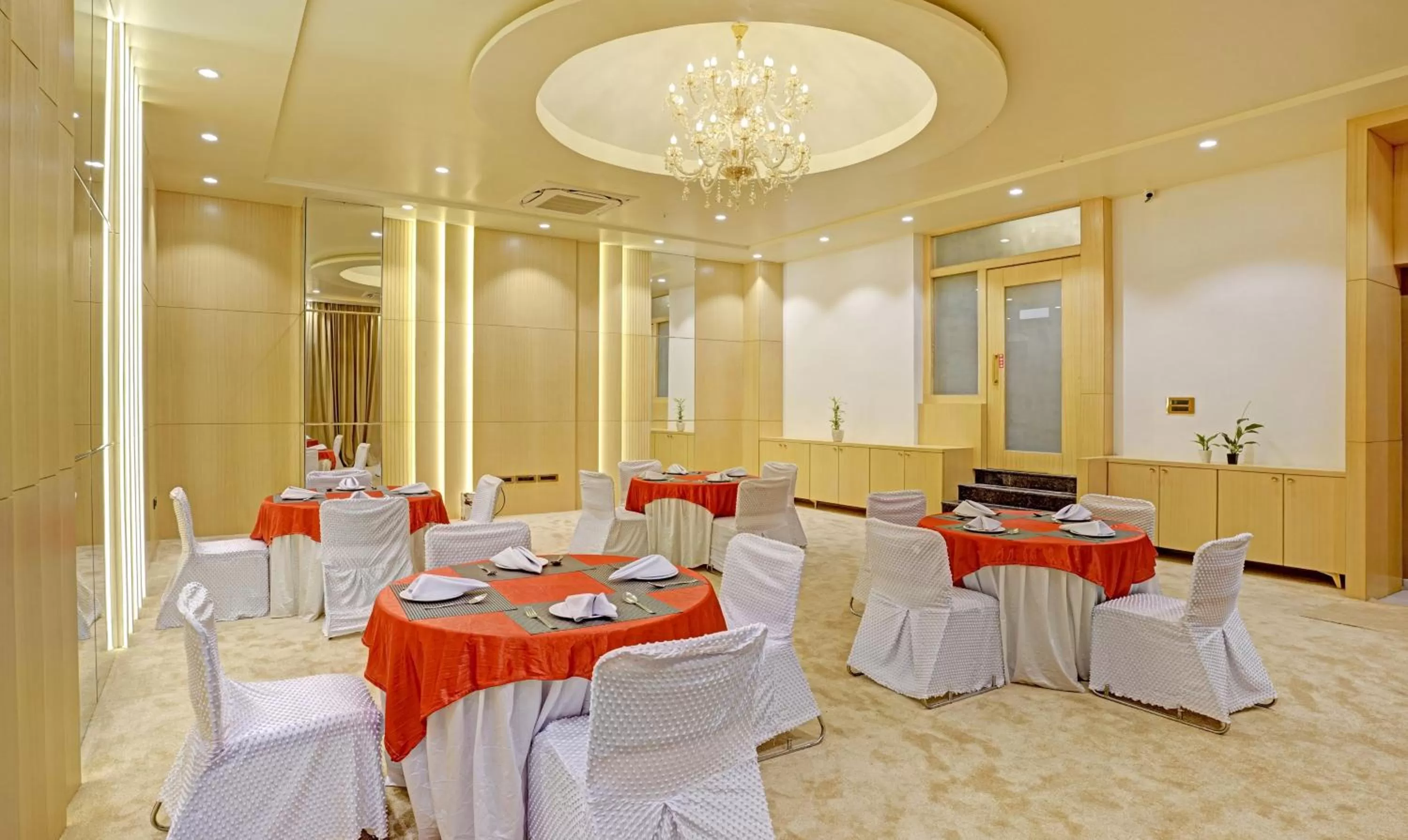 Restaurant/places to eat in Treebo Premium Golden Bliss Trimurti Nagar Square