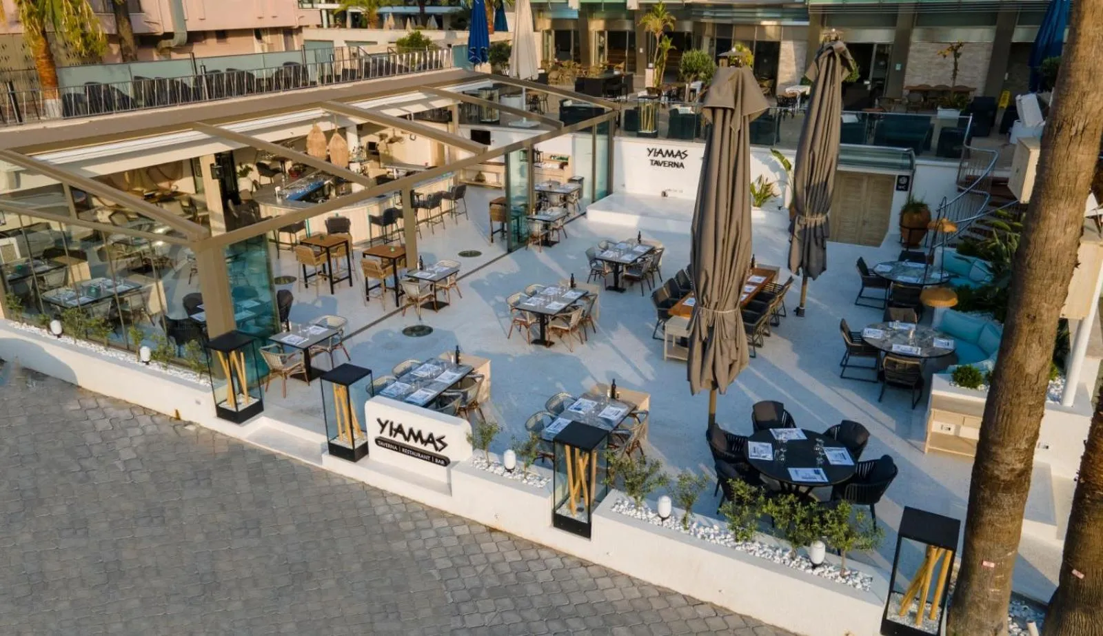 Restaurant/places to eat in Blue Bay Platinum