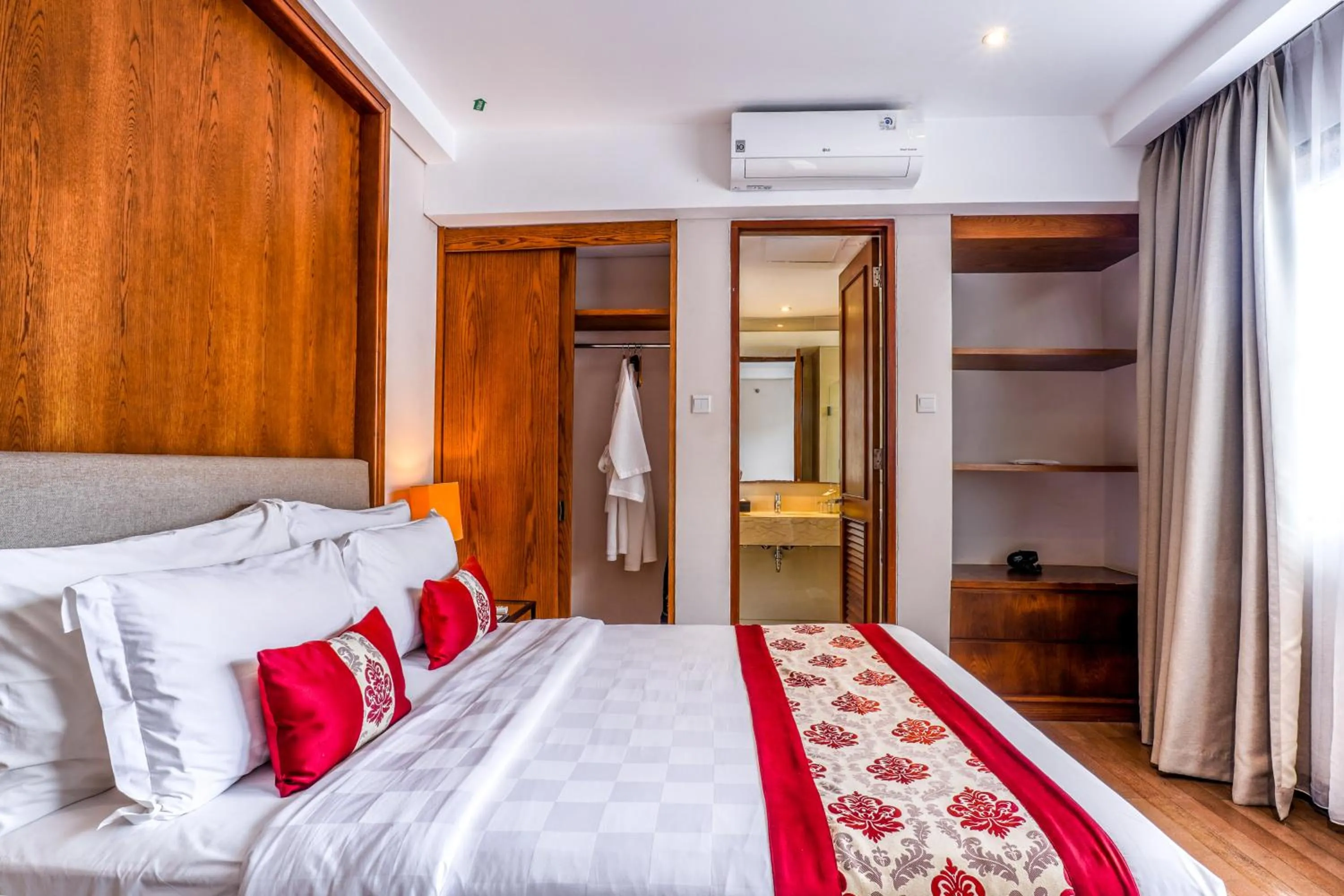 Bedroom, Bed in Royal Tulip Springhill Resort Jimbaran