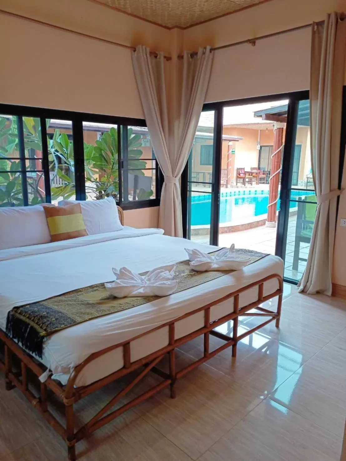 Bed in Panisara Pool Villa Resort Huahin