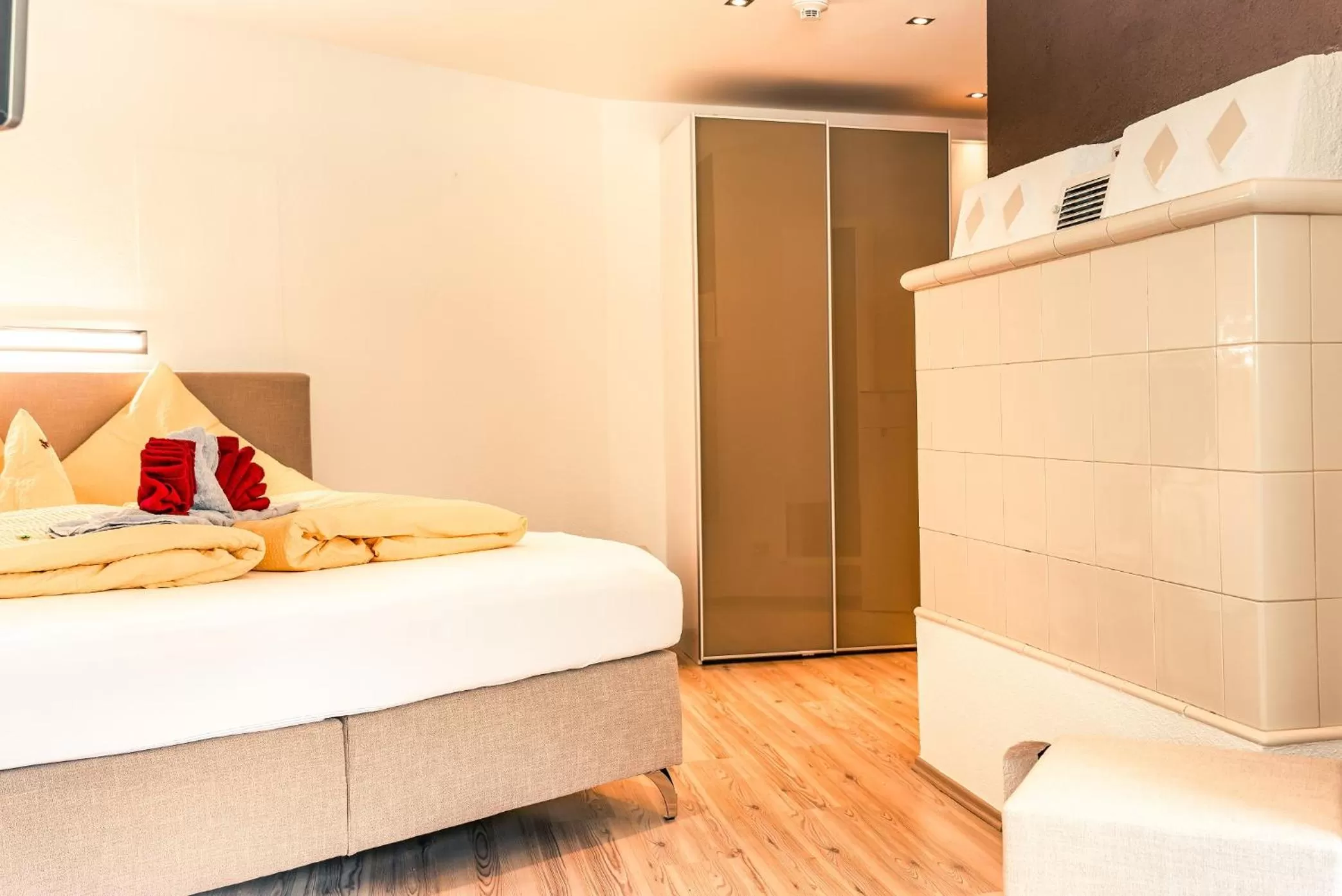 Bedroom, Bed in Apart Relax