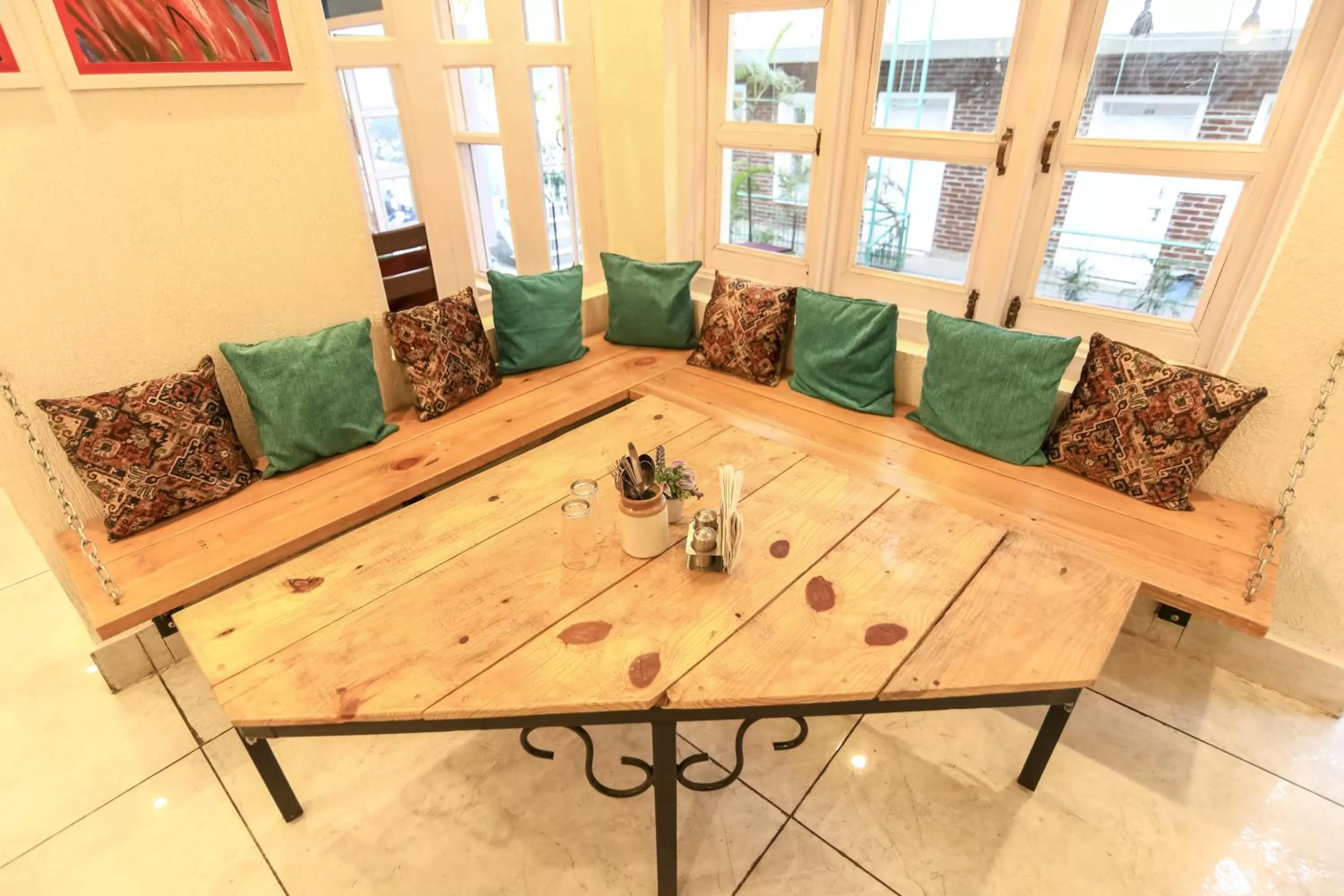 Lounge or bar in Hill Top Swiss Cottage