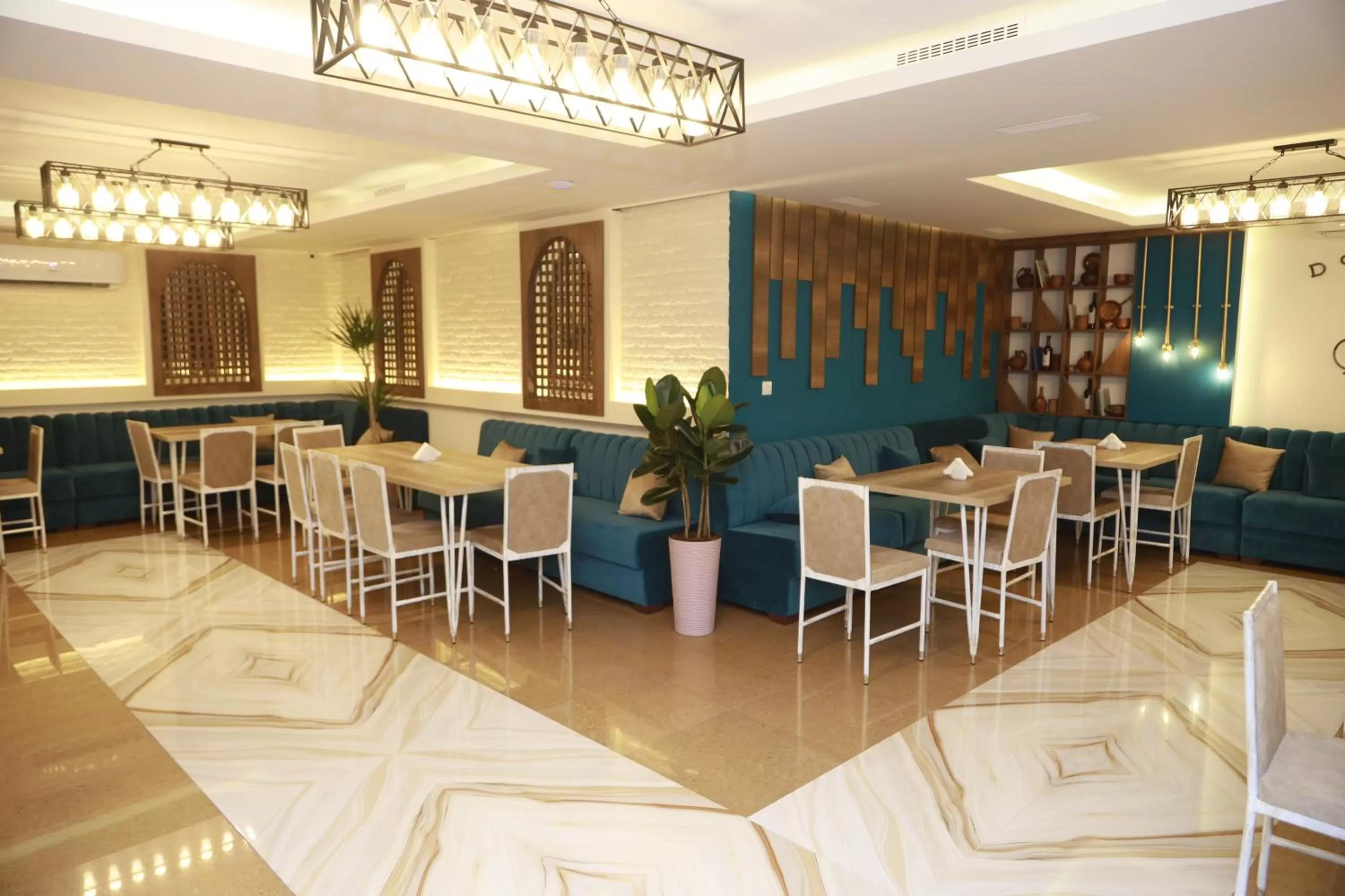 Restaurant/places to eat in DeLin Hotel And Tours
