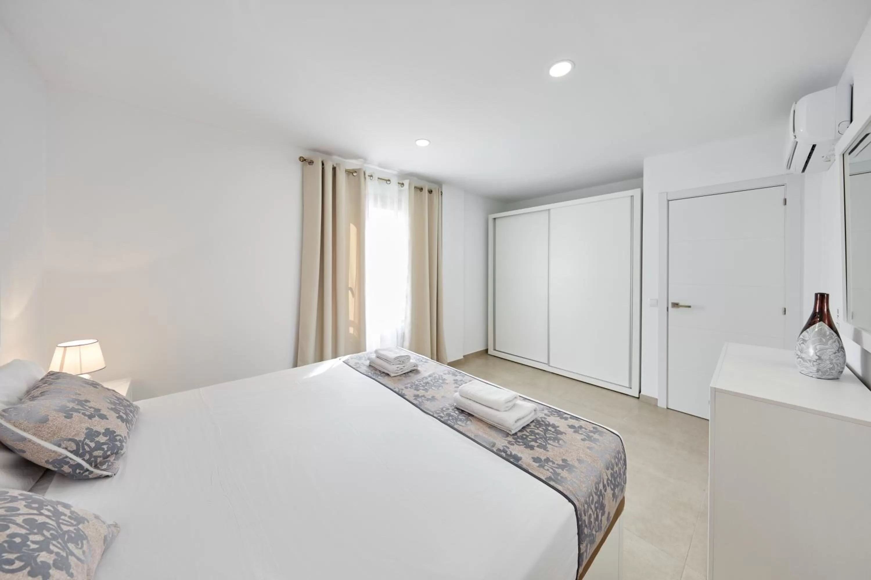 Bed in Sonrisa Deluxe Apartments, Levante