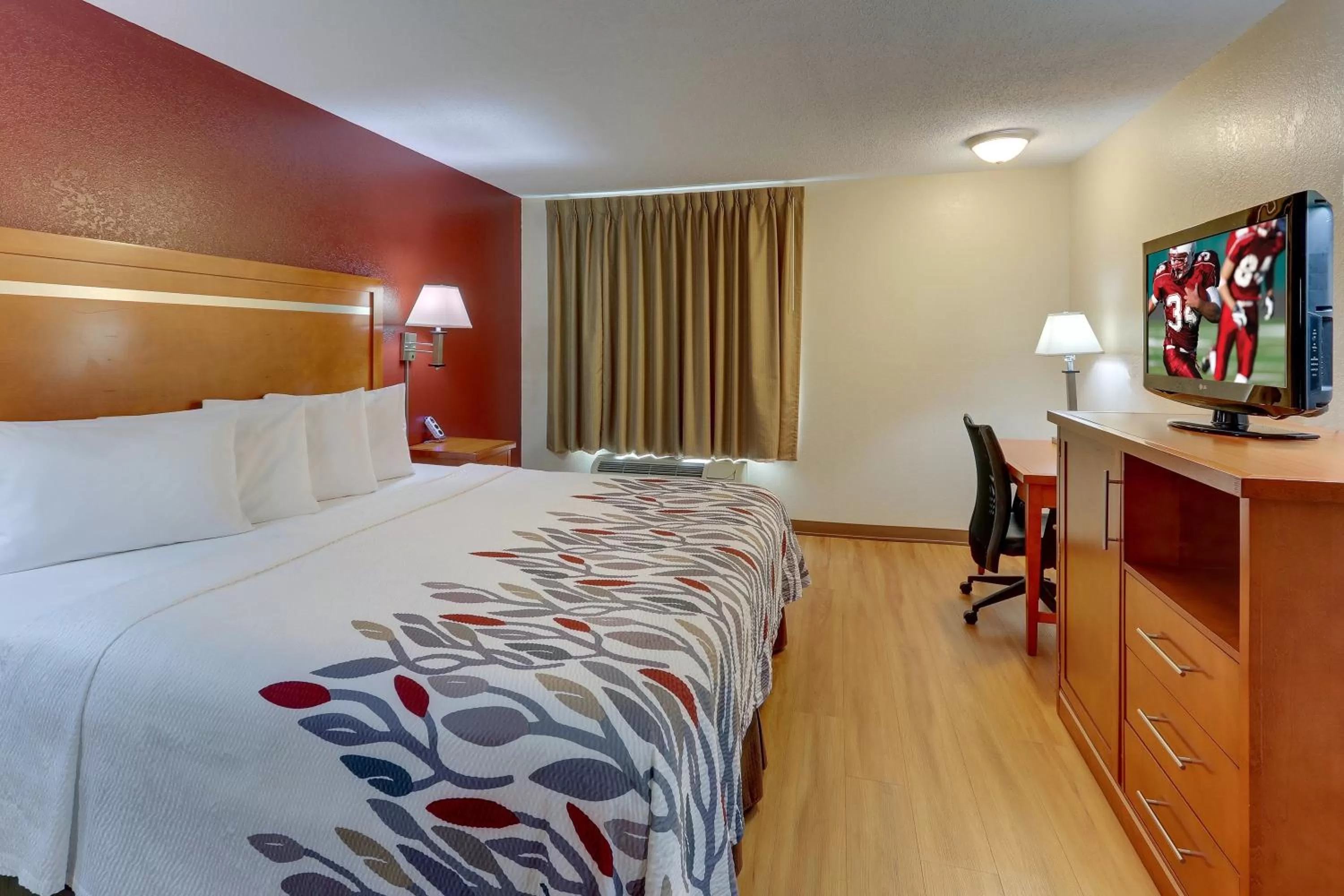  Suite King Room Non-Smoking in Red Roof Inn Springfield, OH