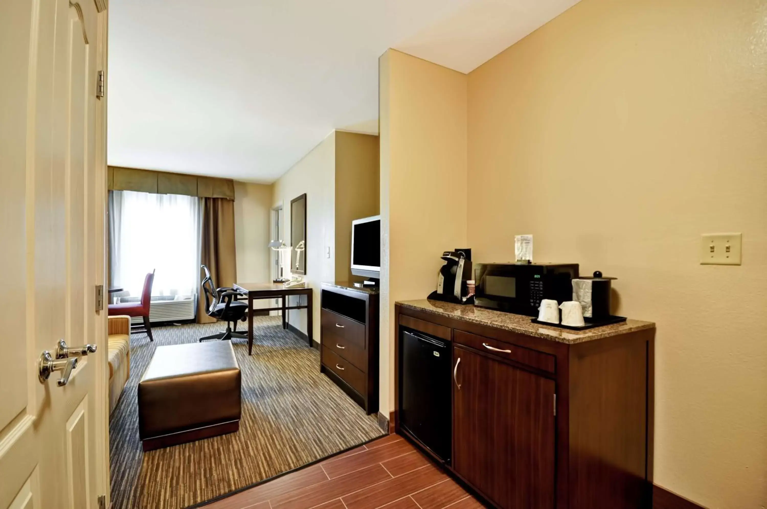 One-Bedroom Suite - Disability Access in Hilton Garden Inn Tampa North One-Bedroom Suite - Disability Access in Hilton Garden Inn Tampa North