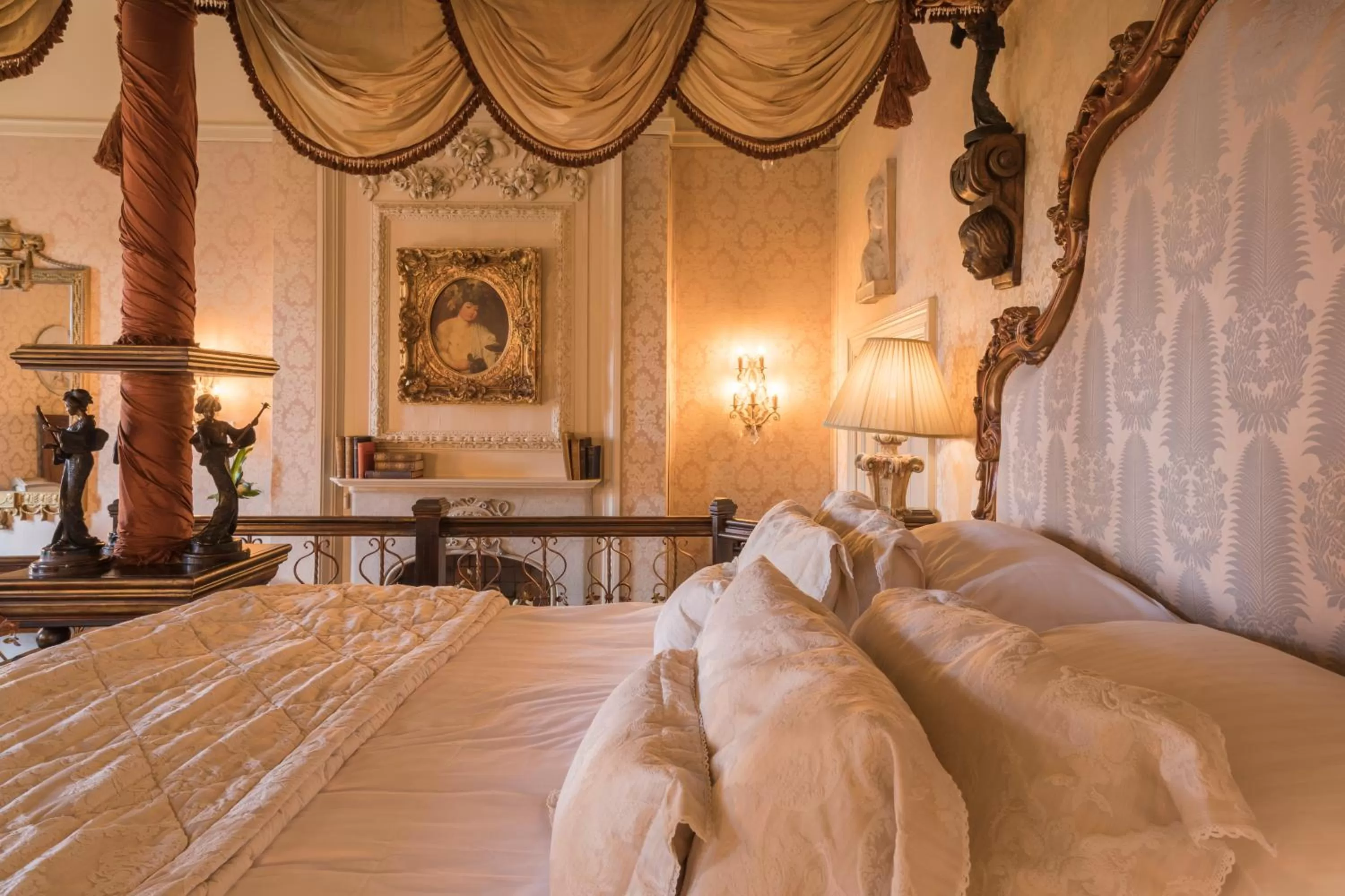 Bedroom, Bed in Coombe Abbey Hotel