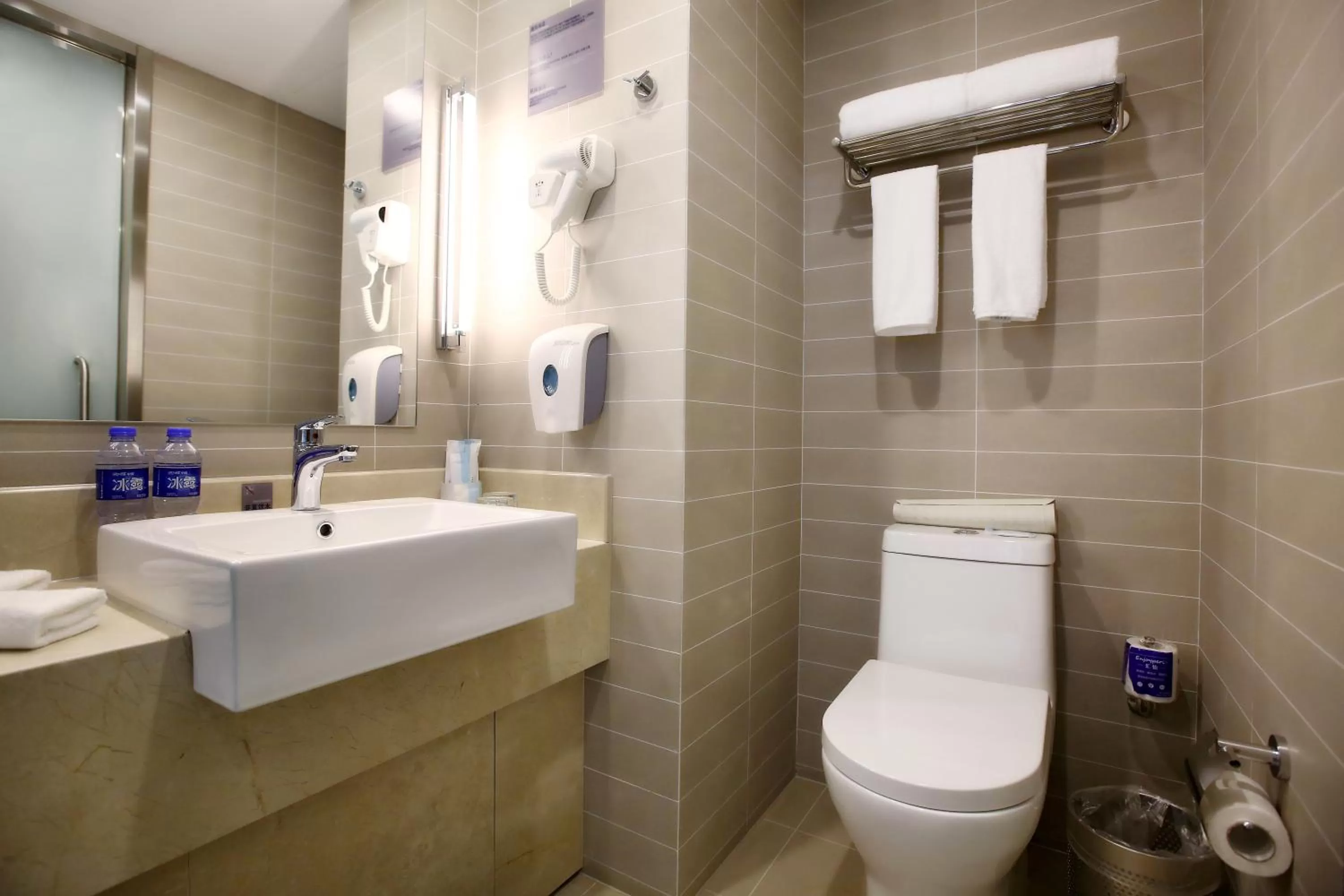 Photo of the whole room in Holiday Inn Express Langfang Park View by IHG