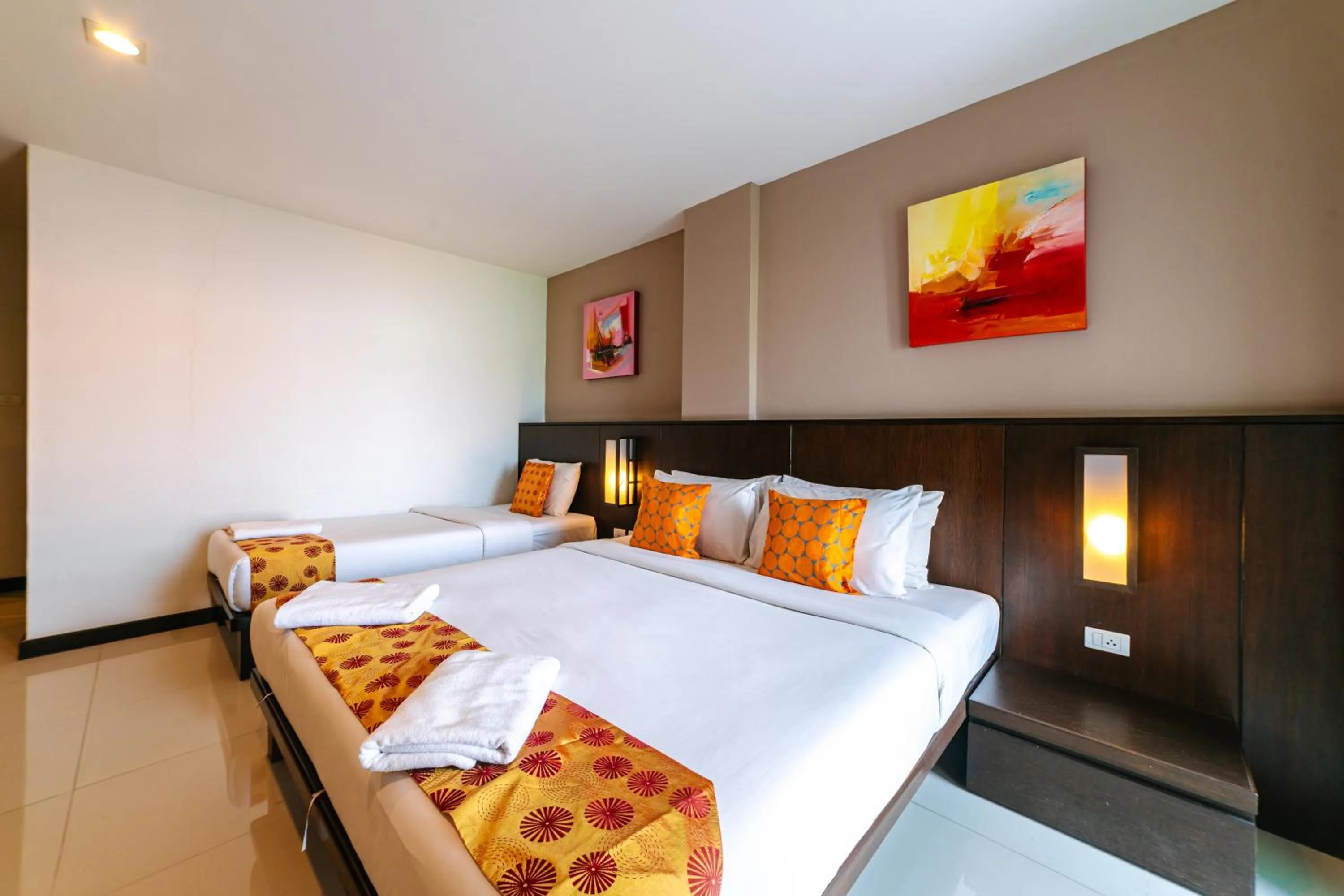 Bed in Ratana Hotel Sakdidet, PHUKET TOWN