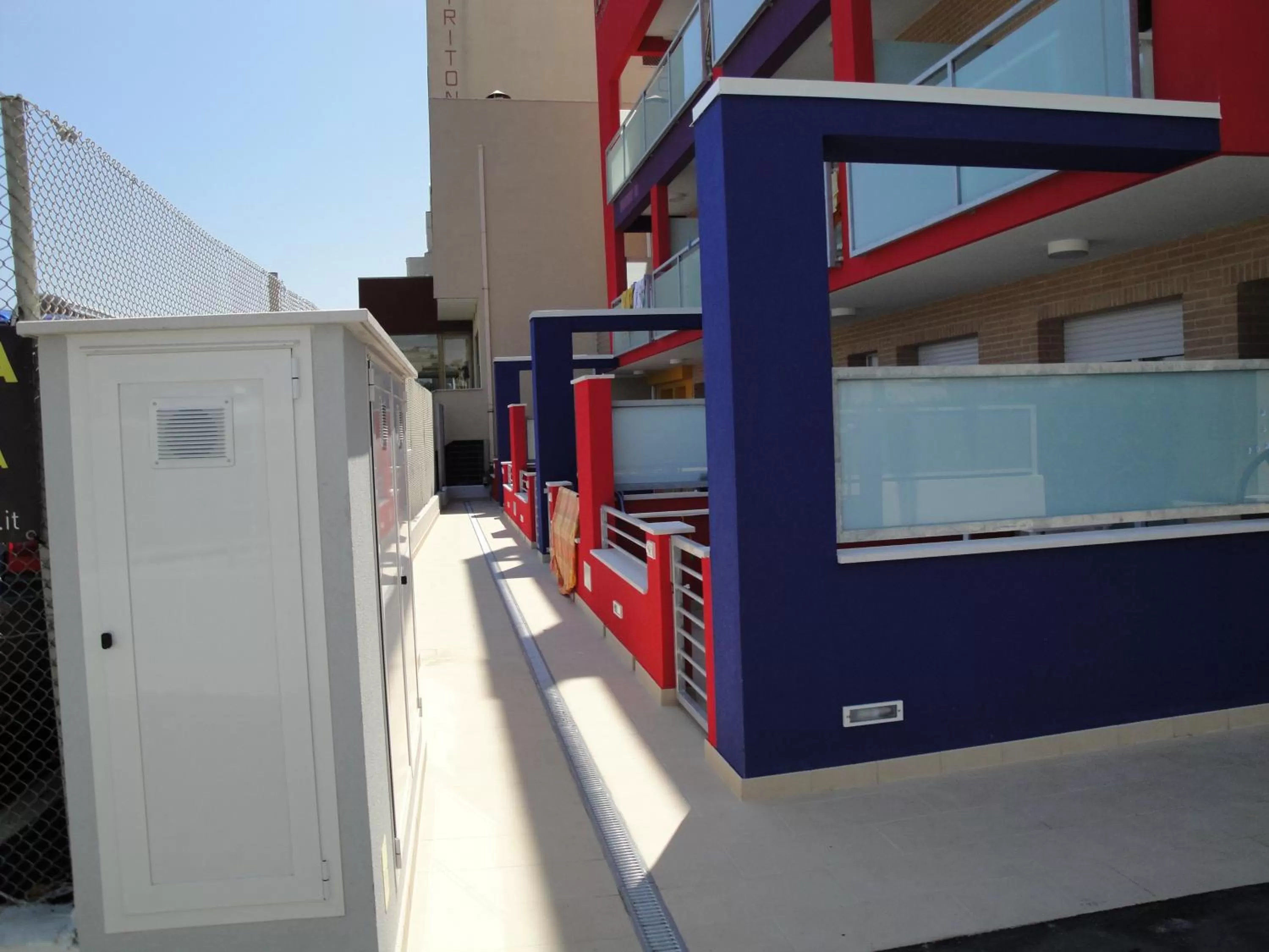 Facade/entrance in Residence La Nave