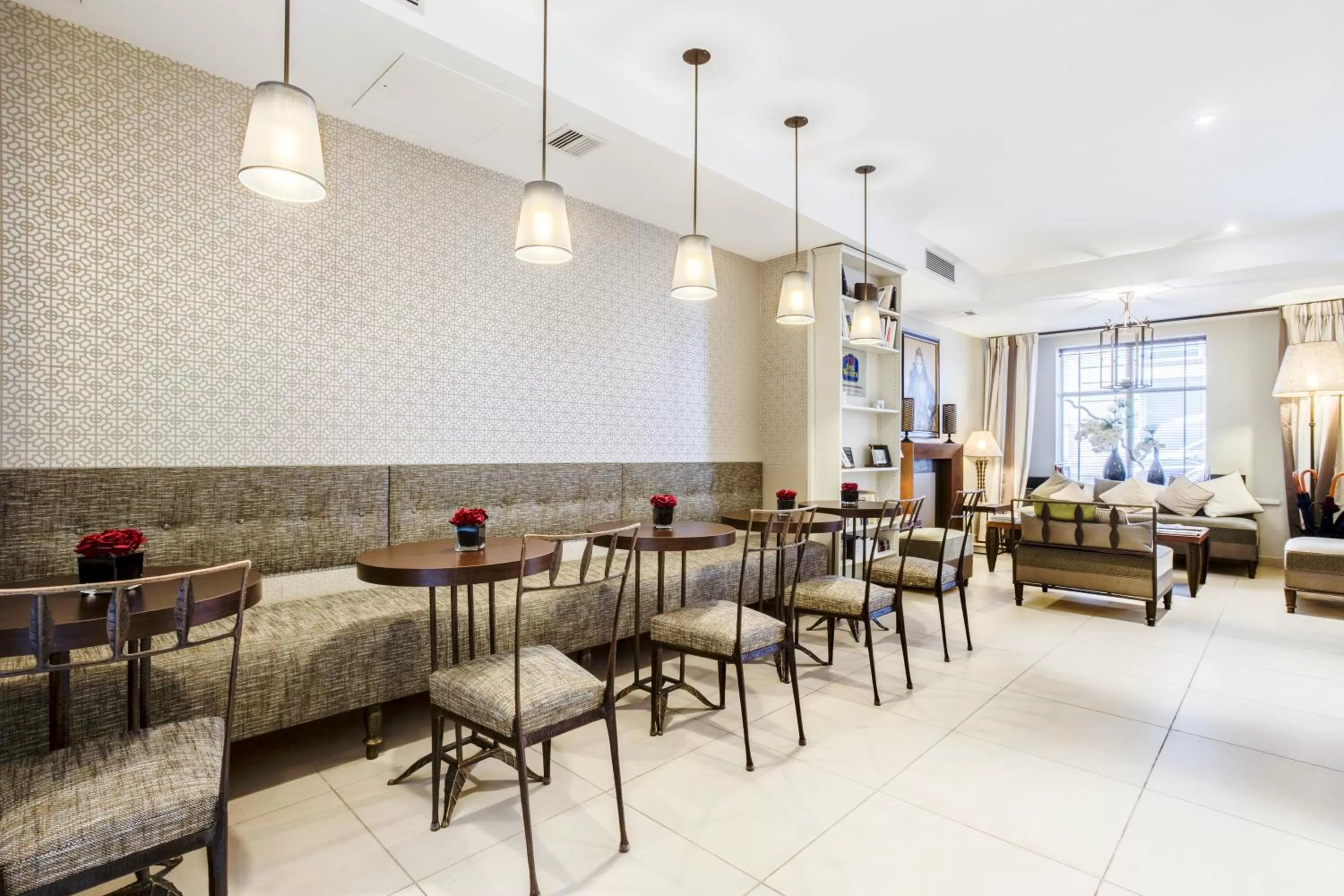 Restaurant/places to eat in Hôtel Paris Louvre Opéra