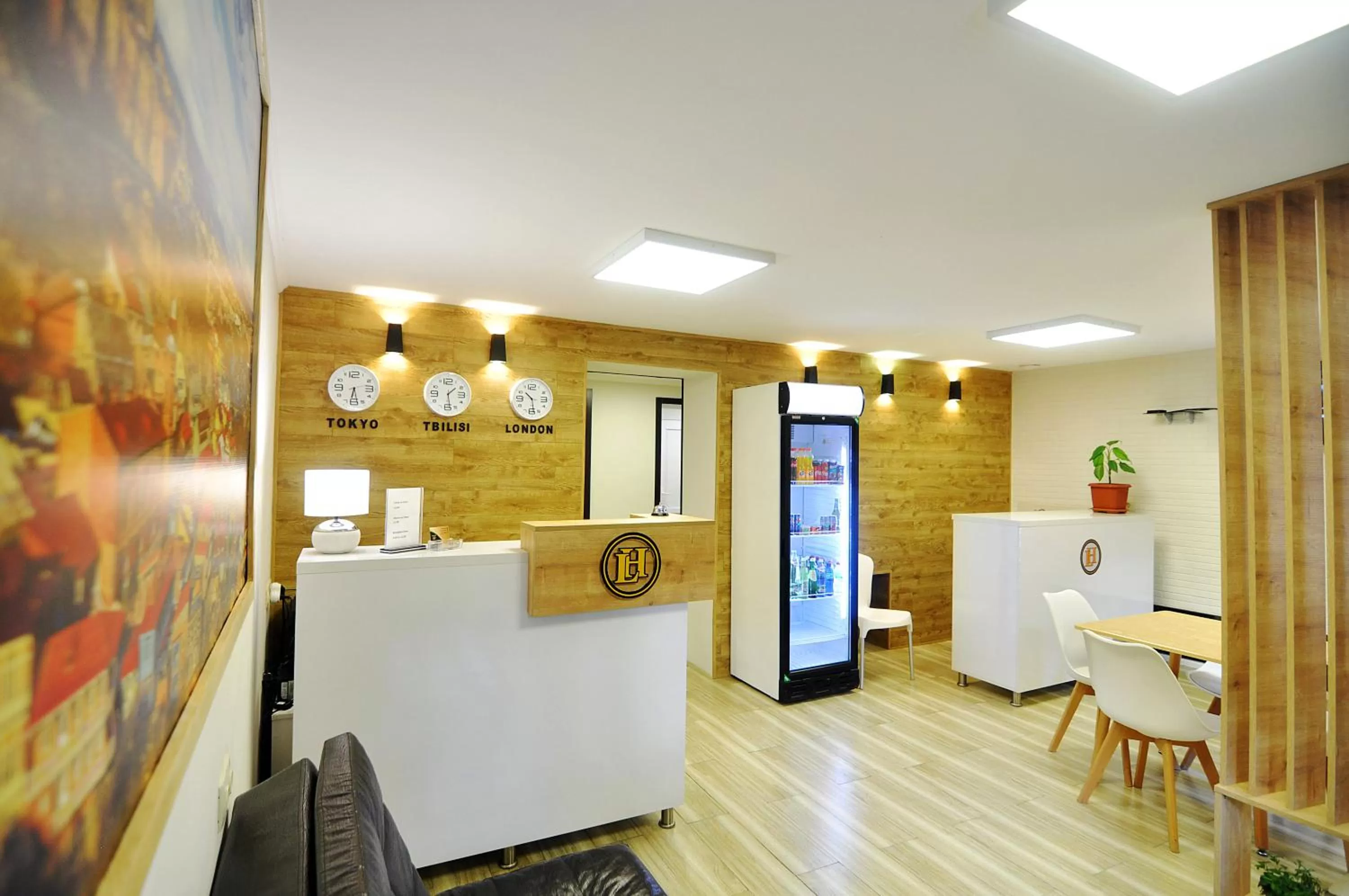 Restaurant/places to eat in Light Hotel