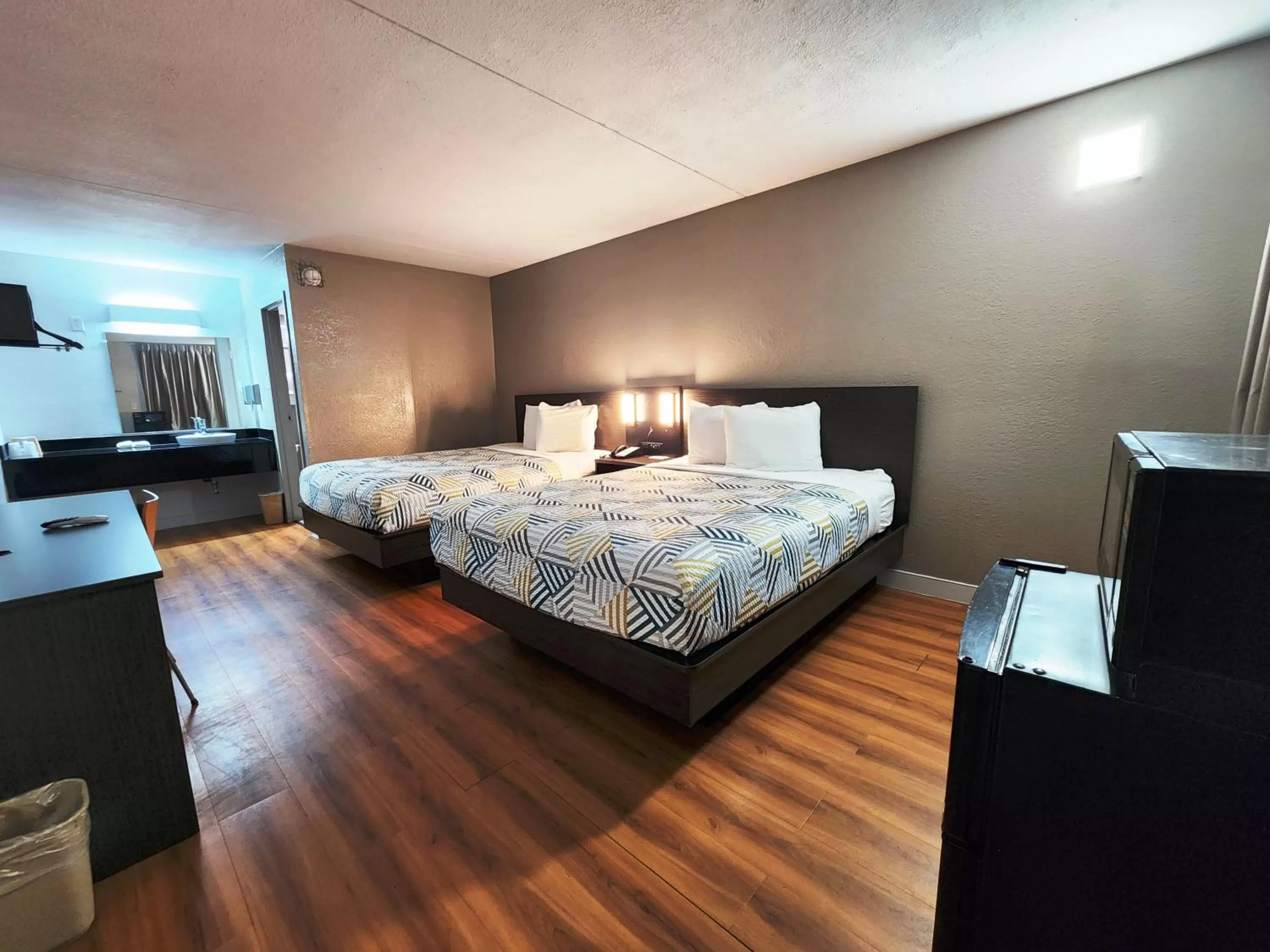 TV and multimedia, Bed in Motel 6 North Little Rock, AR-JFK Blvd