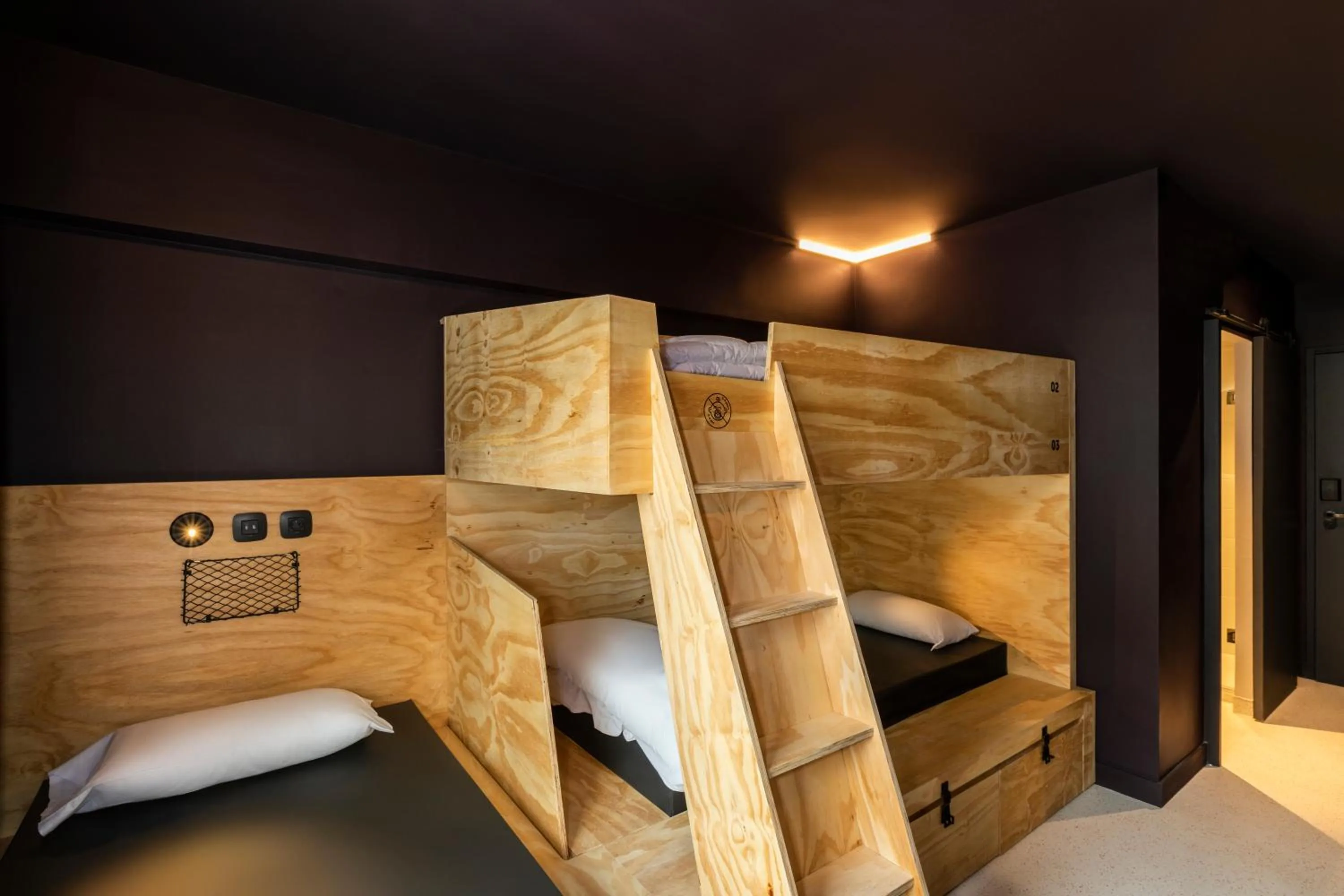 Bedroom, Bed in JO&JOE Paris - Nation