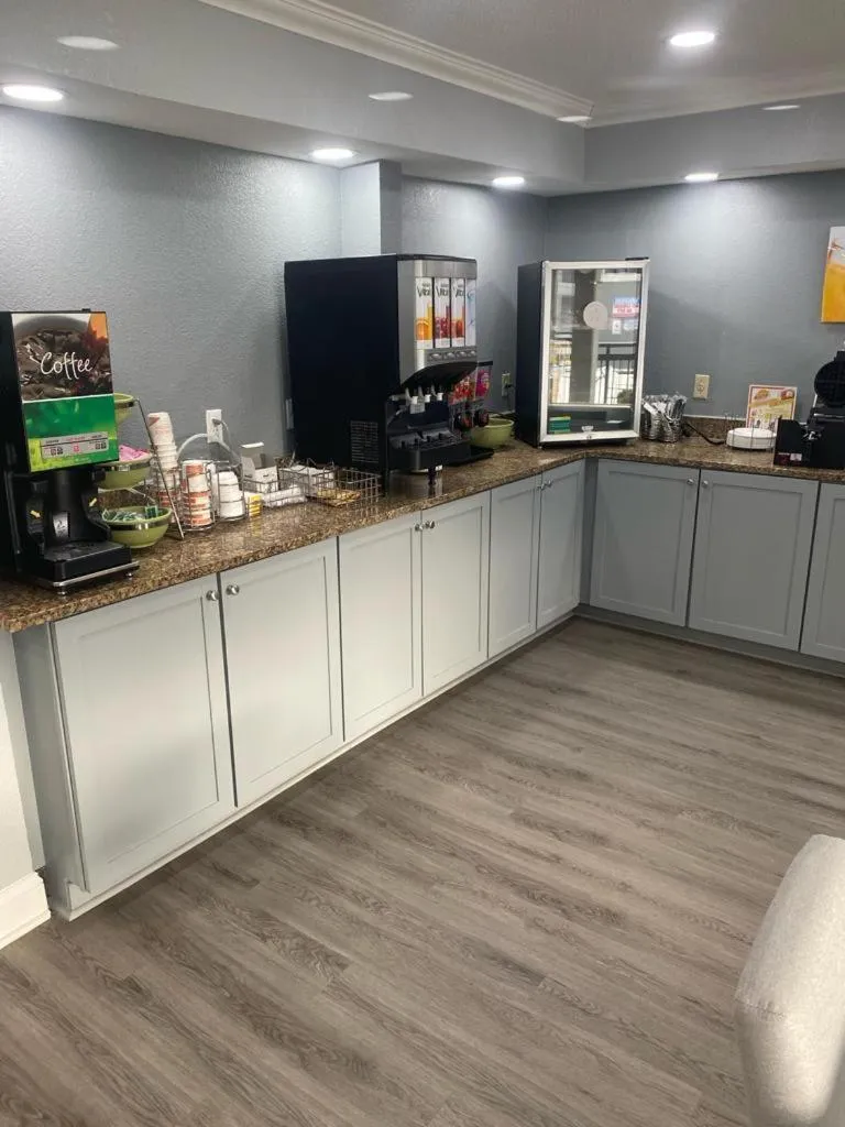 Coffee/tea facilities in Quality Inn Colchester - Burlington