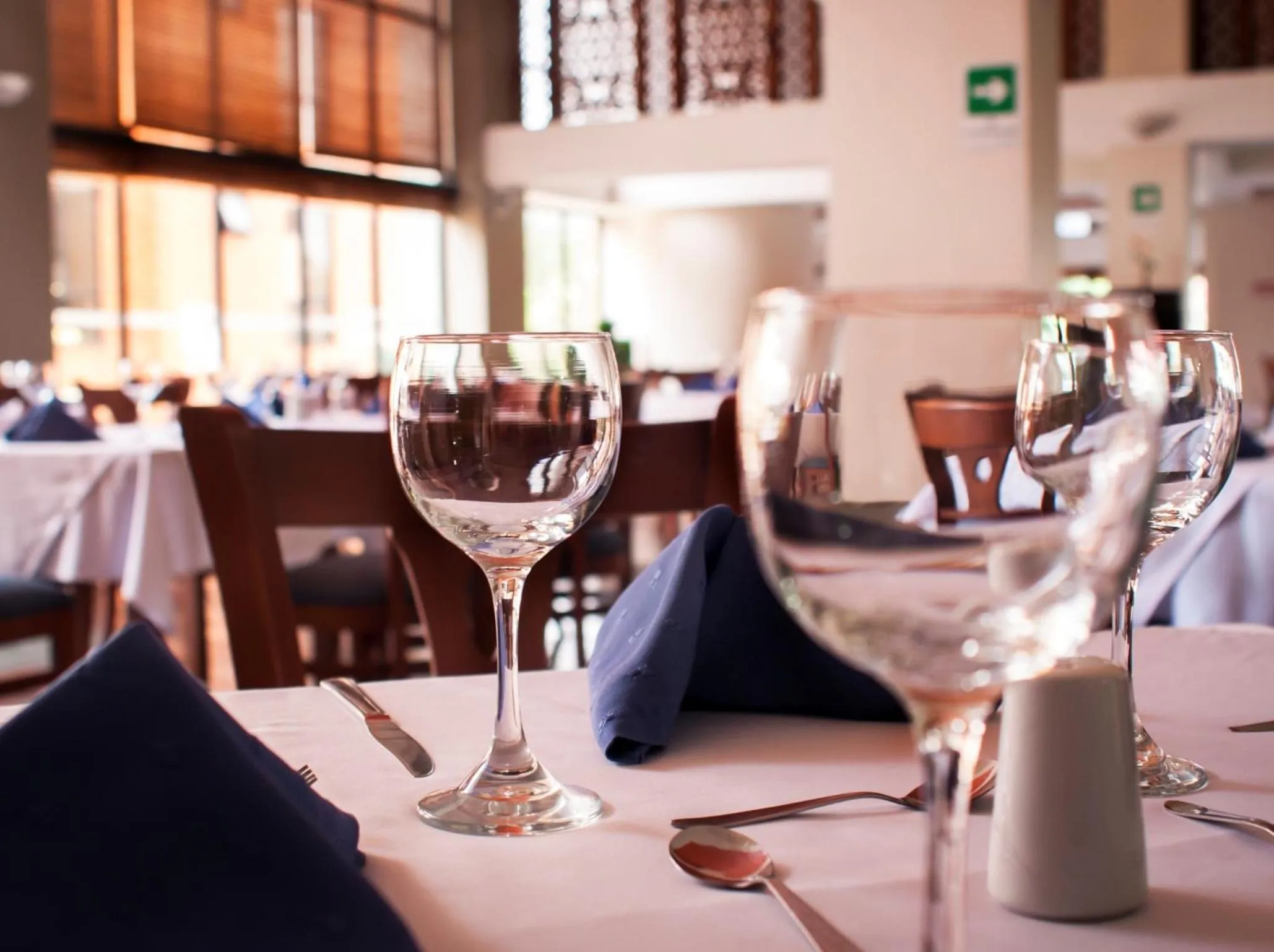 Restaurant/places to eat in Armenia Hotel