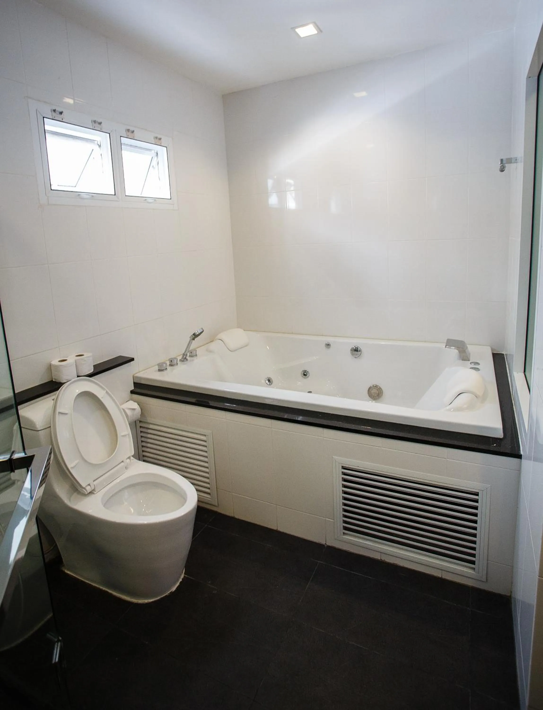 Bathroom in Platinum Hotel and Apartments