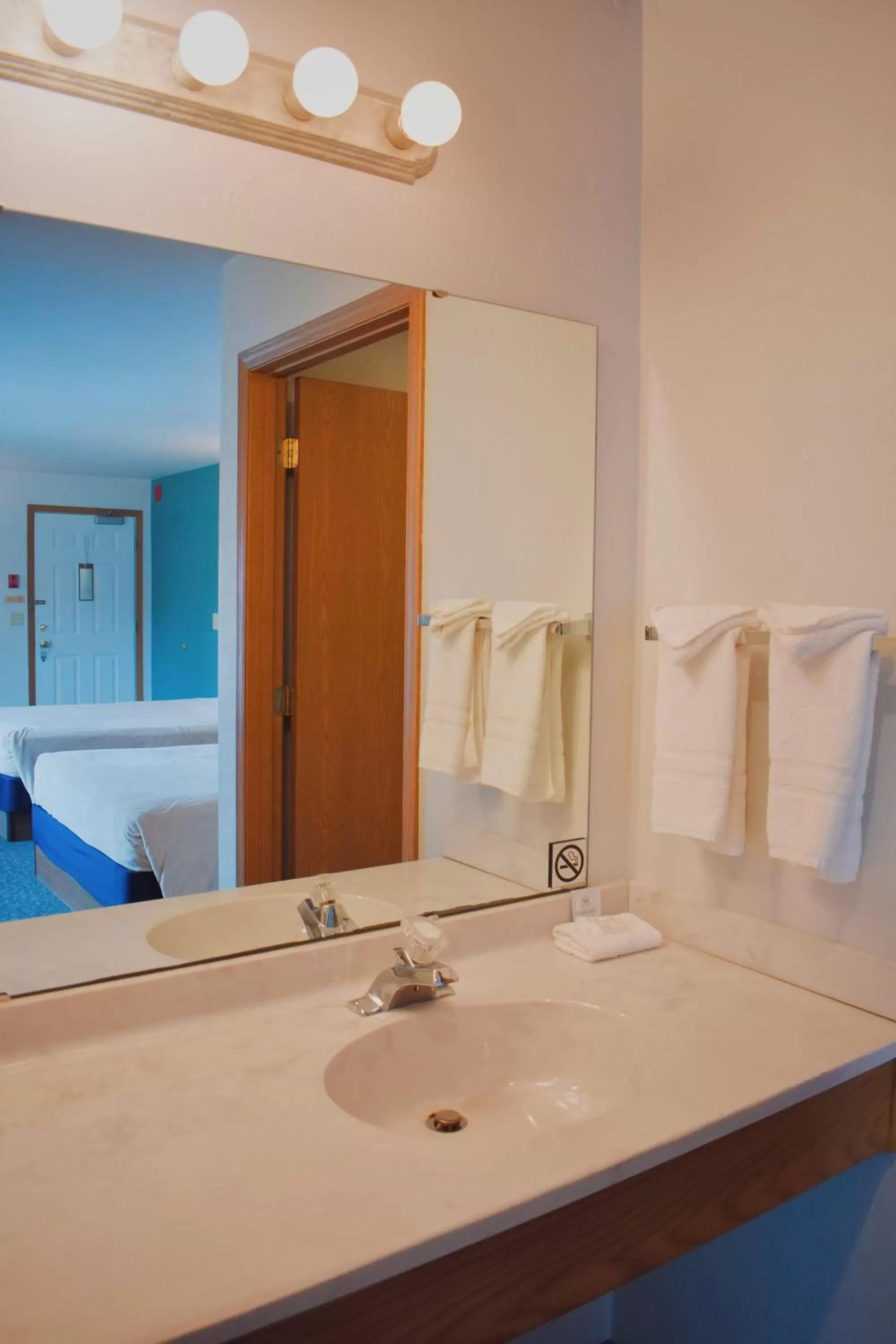 Bathroom in Innlet Motel