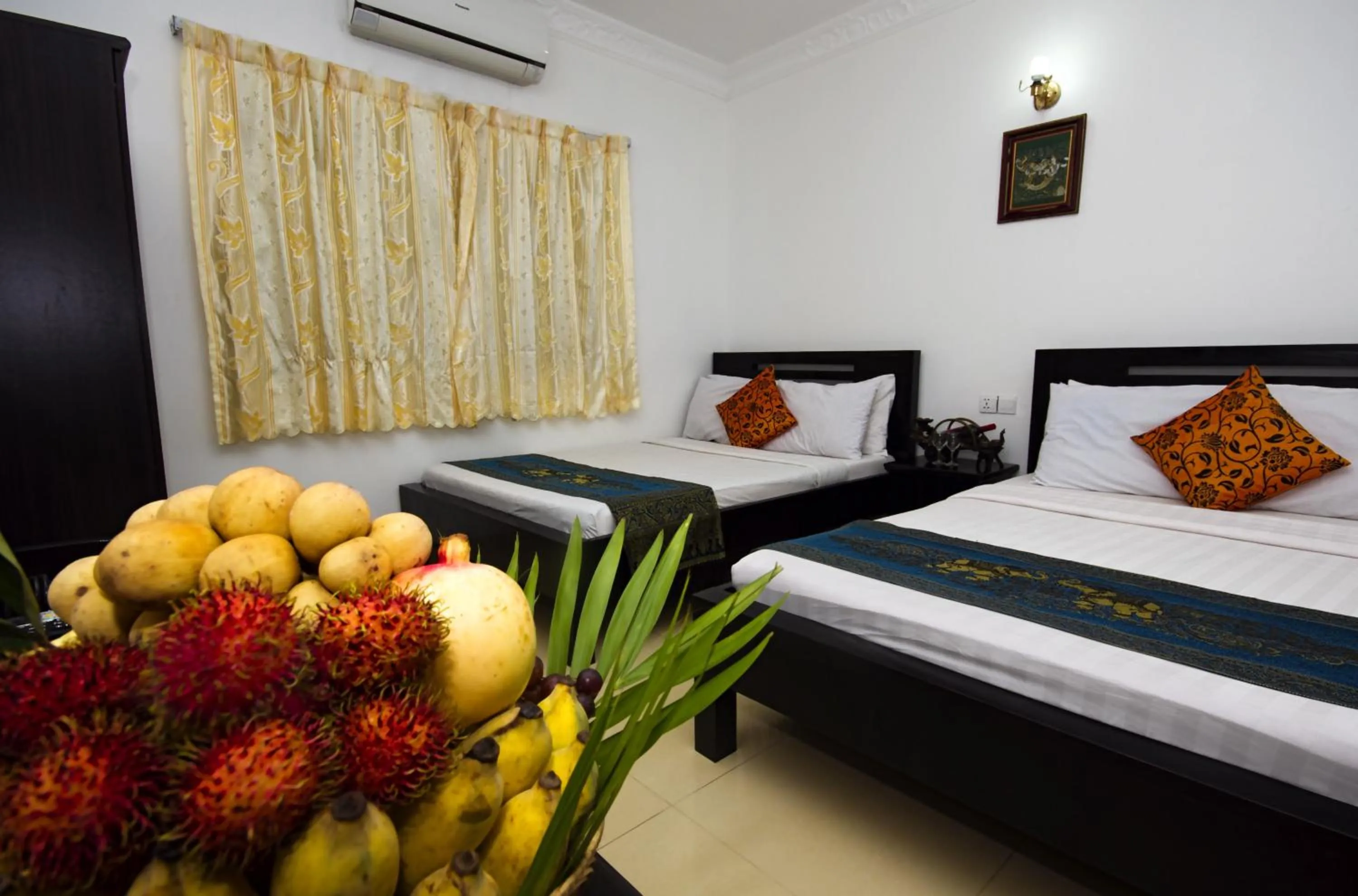 Photo of the whole room, Bed in King Boutique Hotel