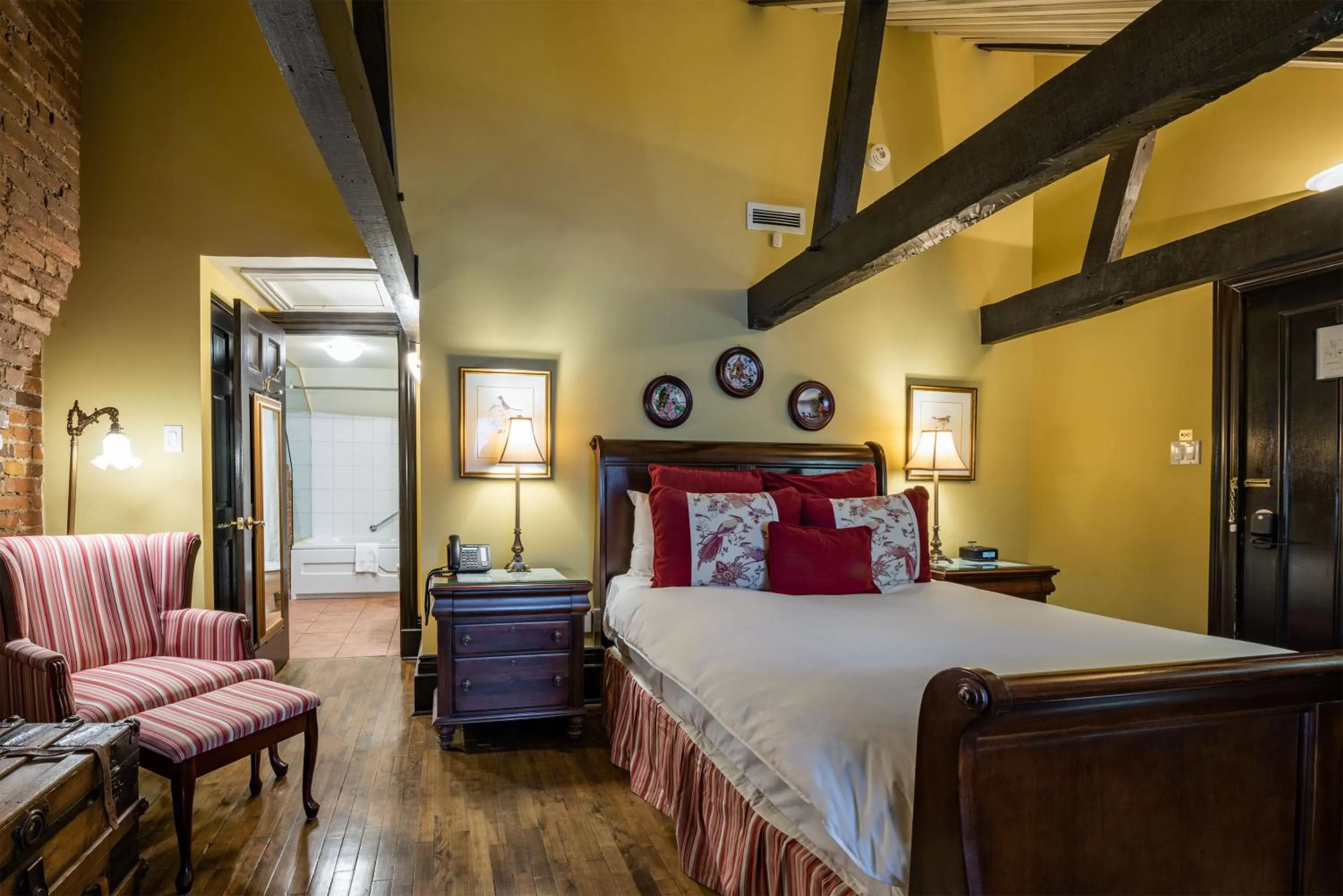 Bedroom, Bed in Le Clos Saint-Louis - Par Aneyro