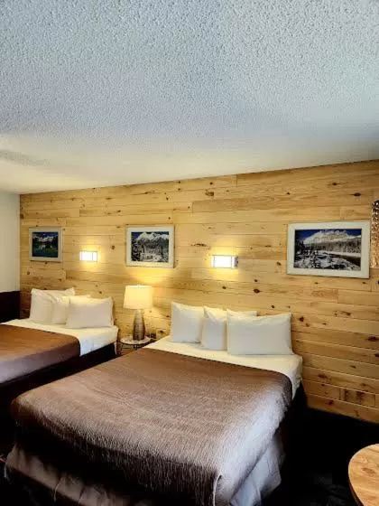 Bed in Rundle Mountain Lodge