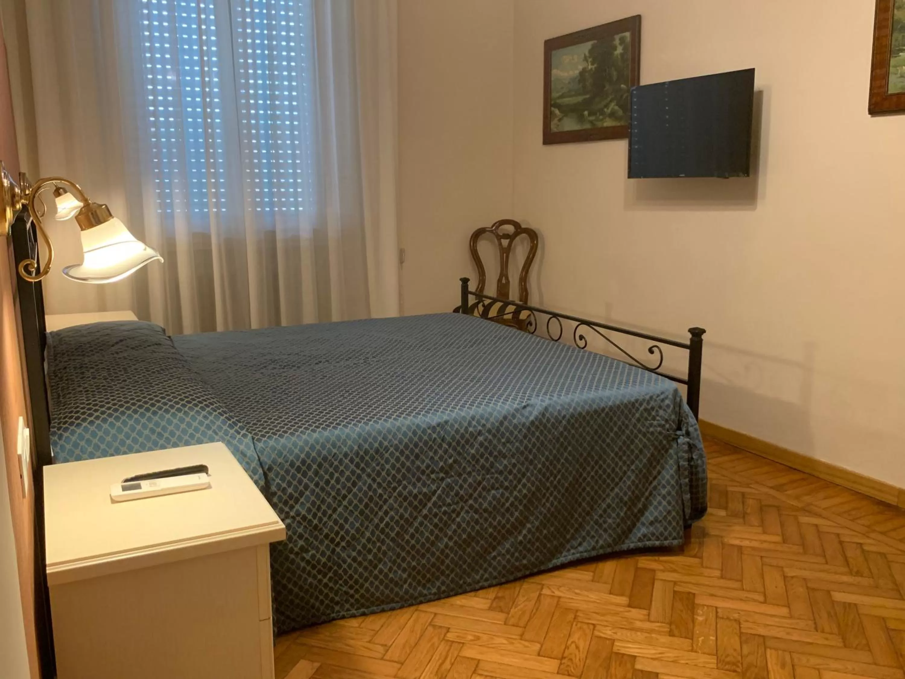 Bedroom, Bed in Donatello Apartment