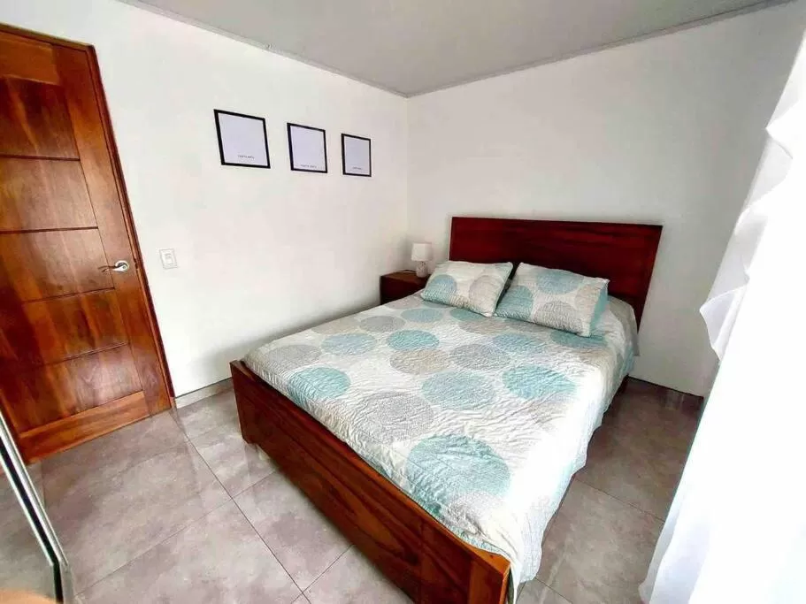 Bedroom, Bed in Airport SJO Residence - Edward & Familia Inn