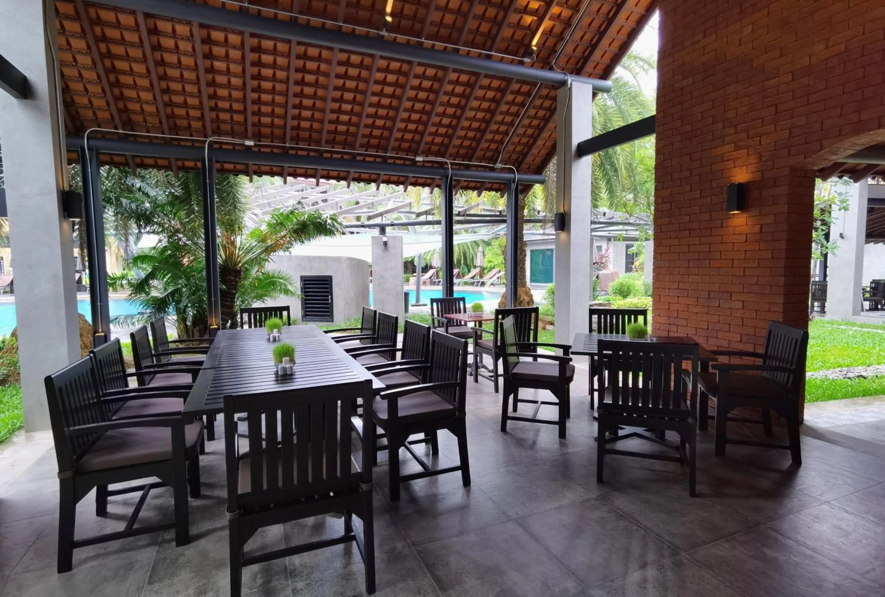 Restaurant/places to eat in R-Mar Resort and Spa Patong, Phuket