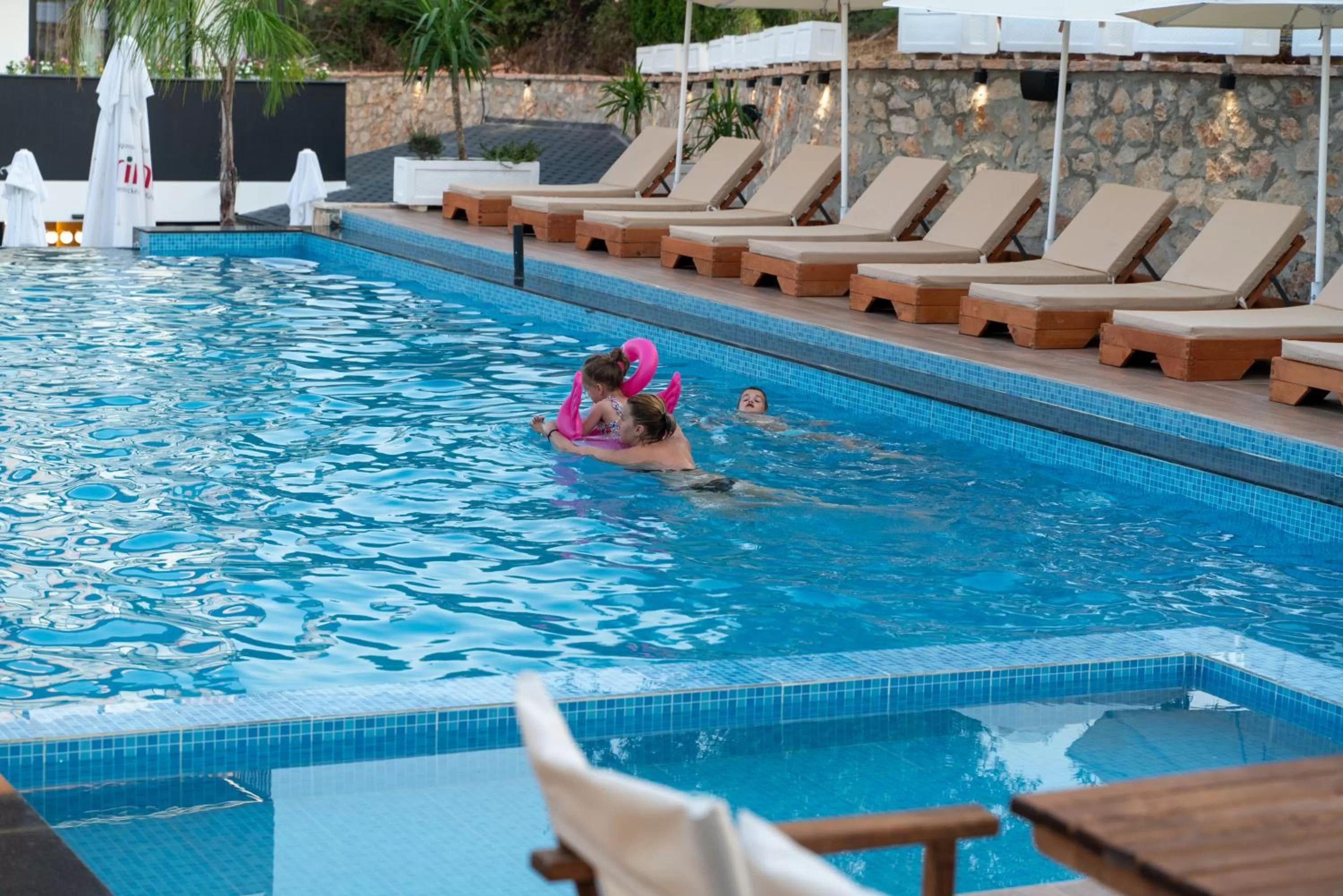 Swimming Pool in Hotel Memaj