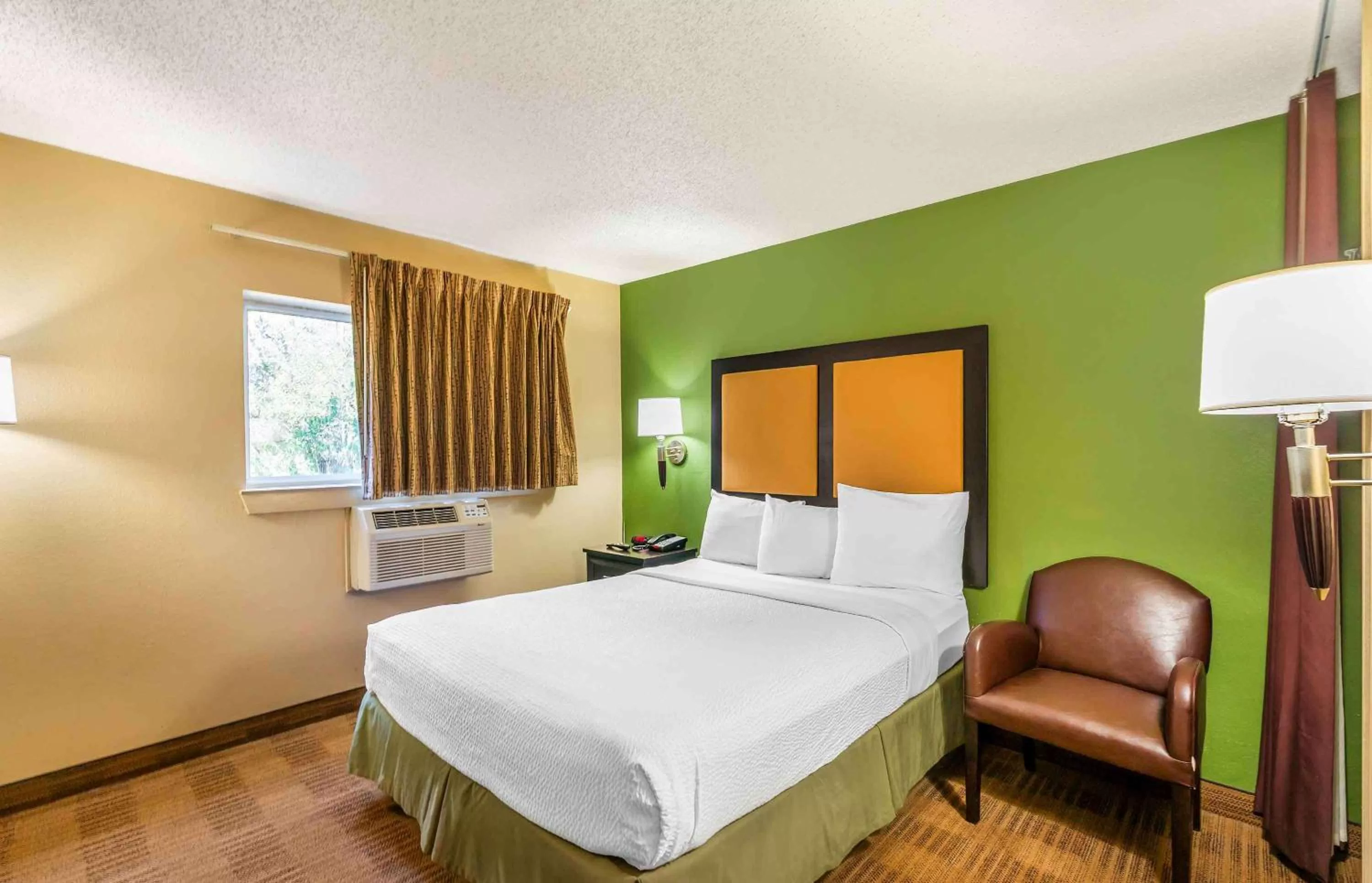 Bedroom, Bed in Extended Stay America Select Suites - Destin - US 98 - Emerald Coast Pkwy