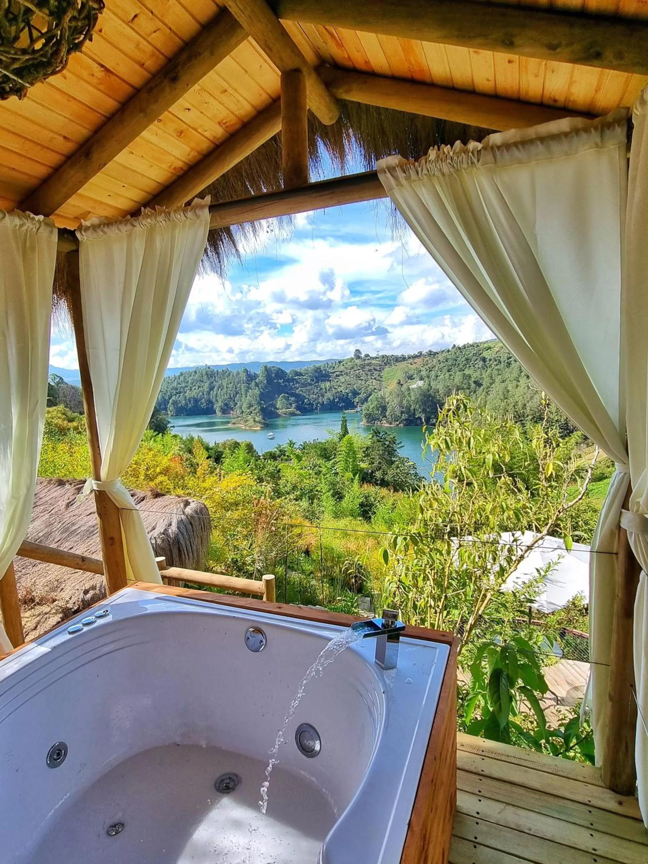 Natural landscape in Levit Glamping - Hotel Guatapé Peñol
