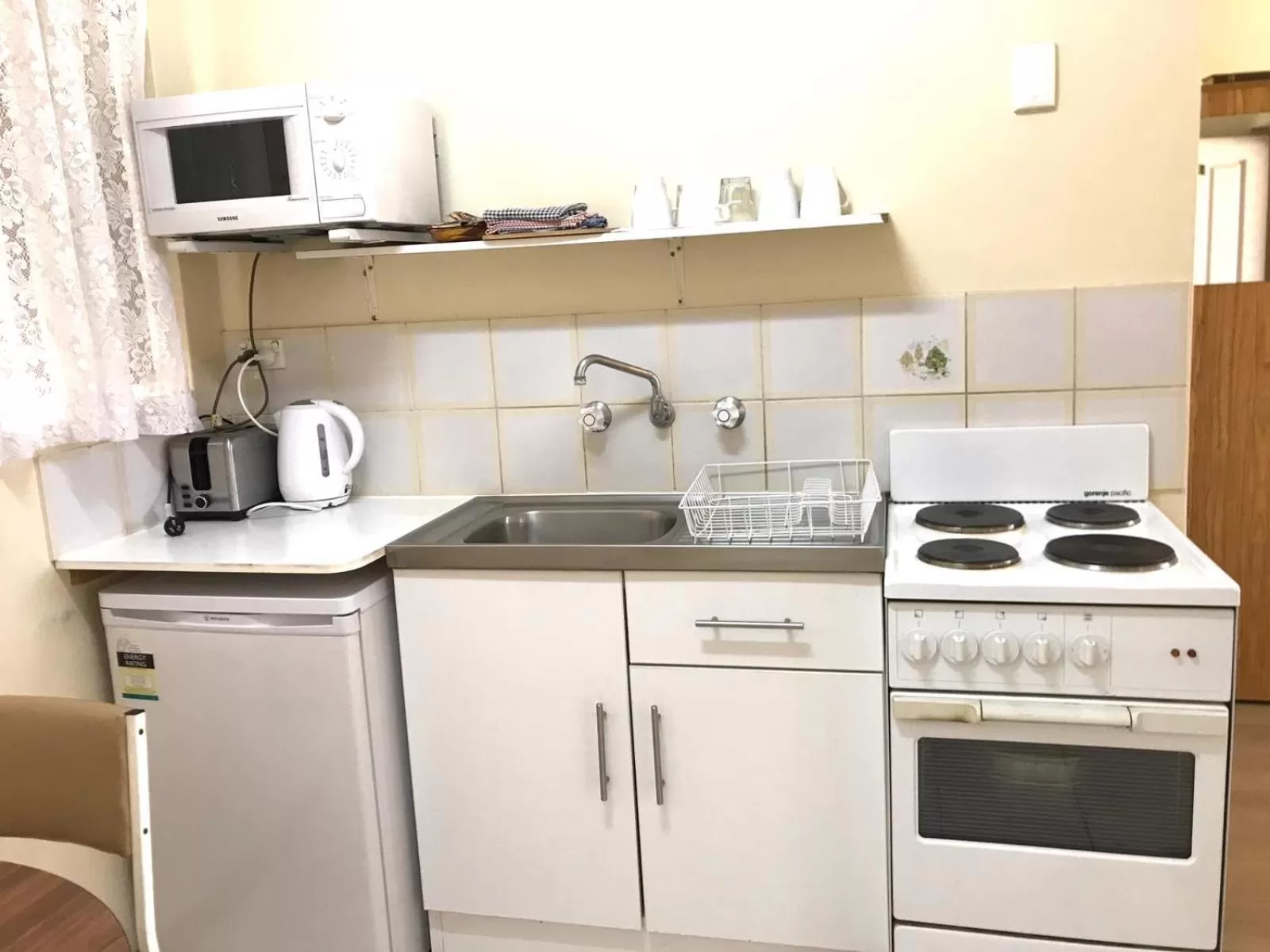 Kitchen or kitchenette in Angel's Rest Motel