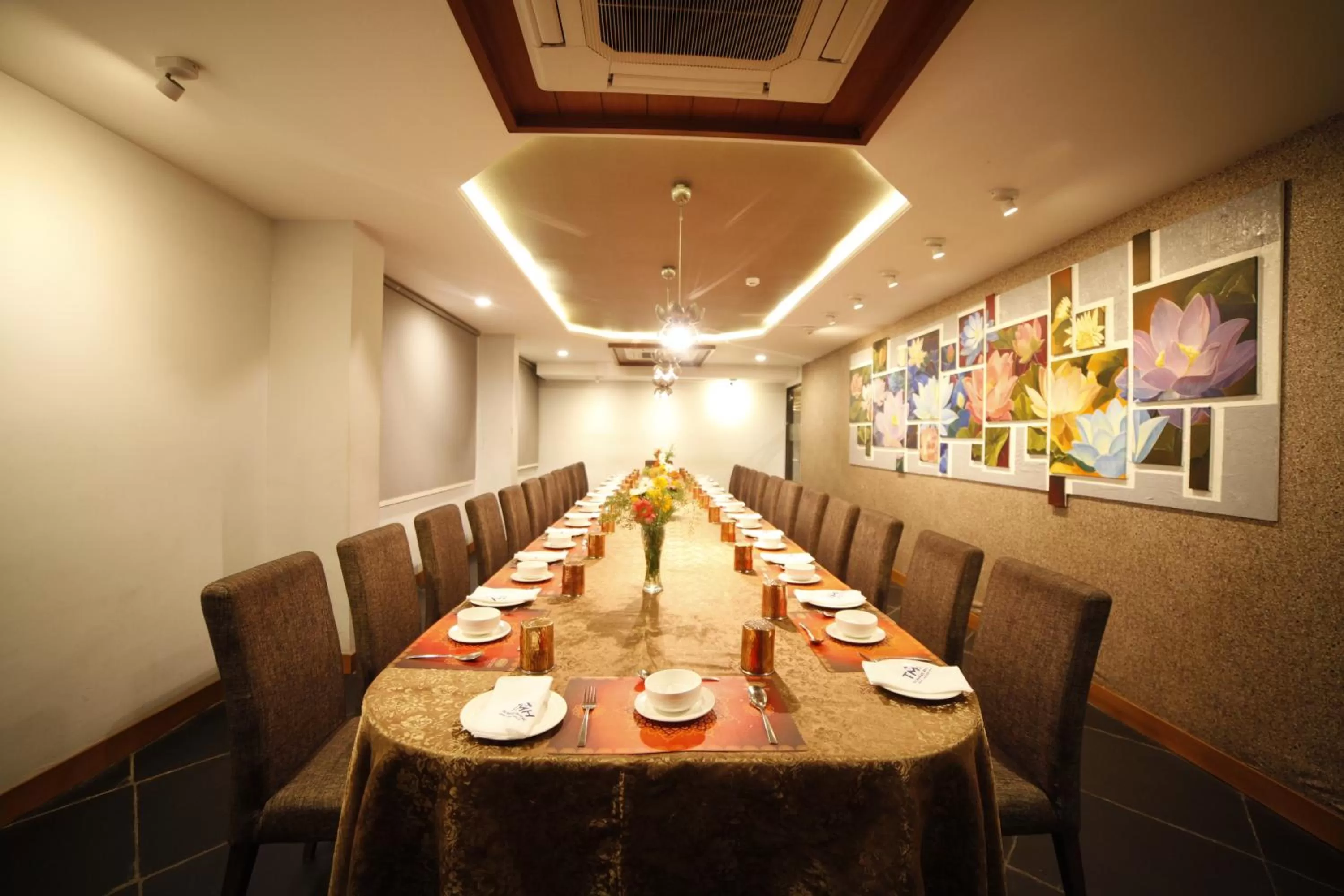 Food and drinks in Taj Mahal Hotel