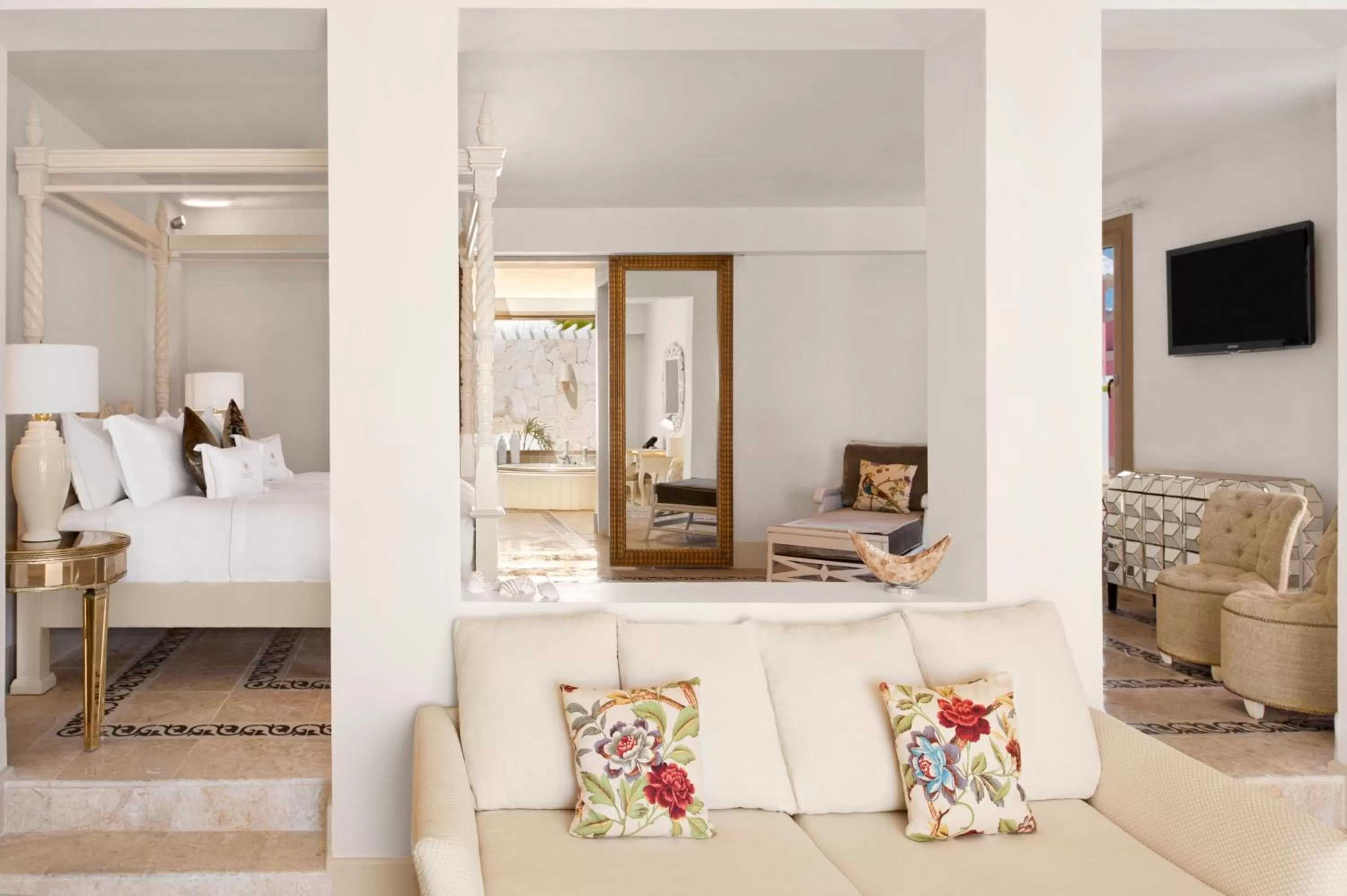 Seating area, Bed in Eden Roc Cap Cana