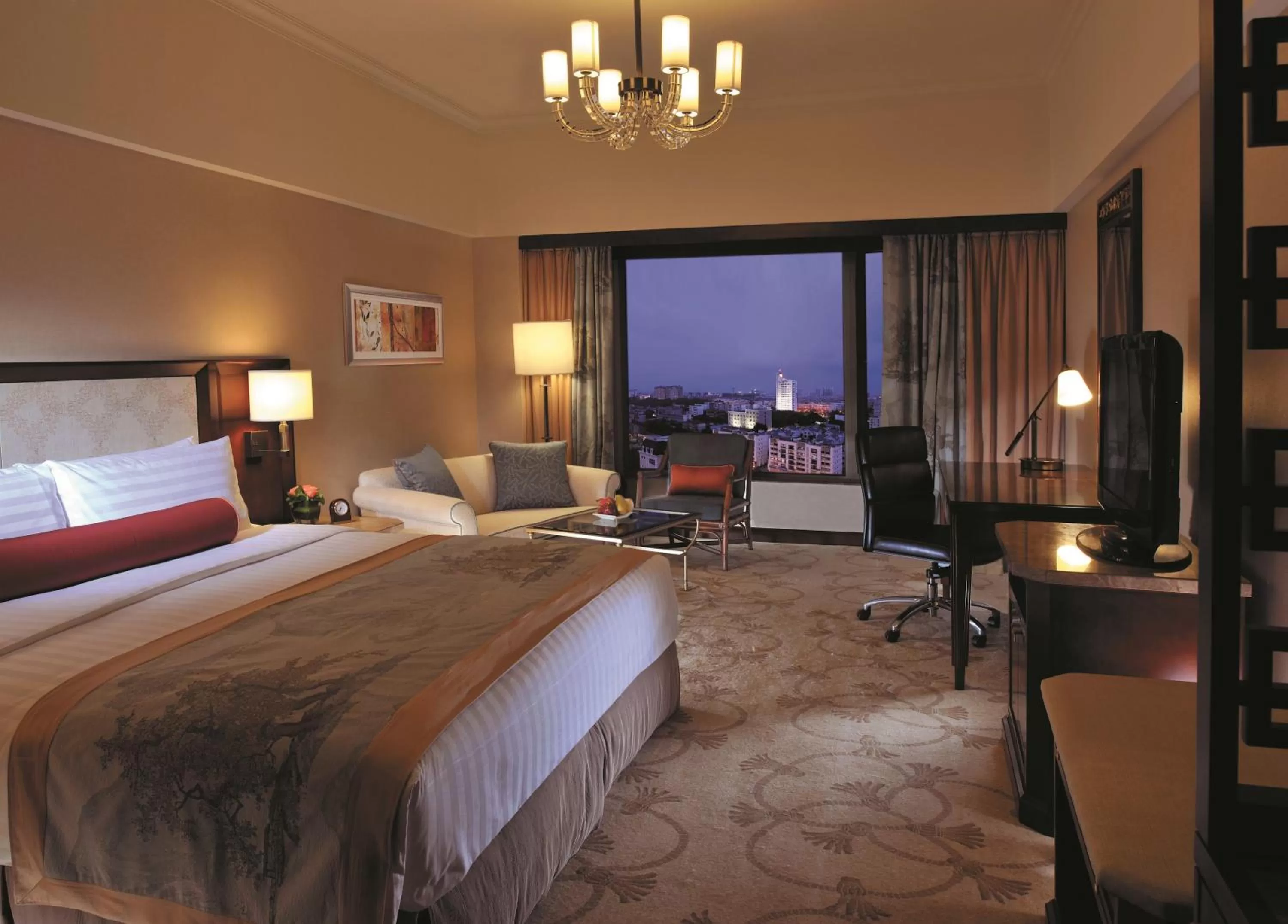 Photo of the whole room, Bed in Shangri-La Beihai