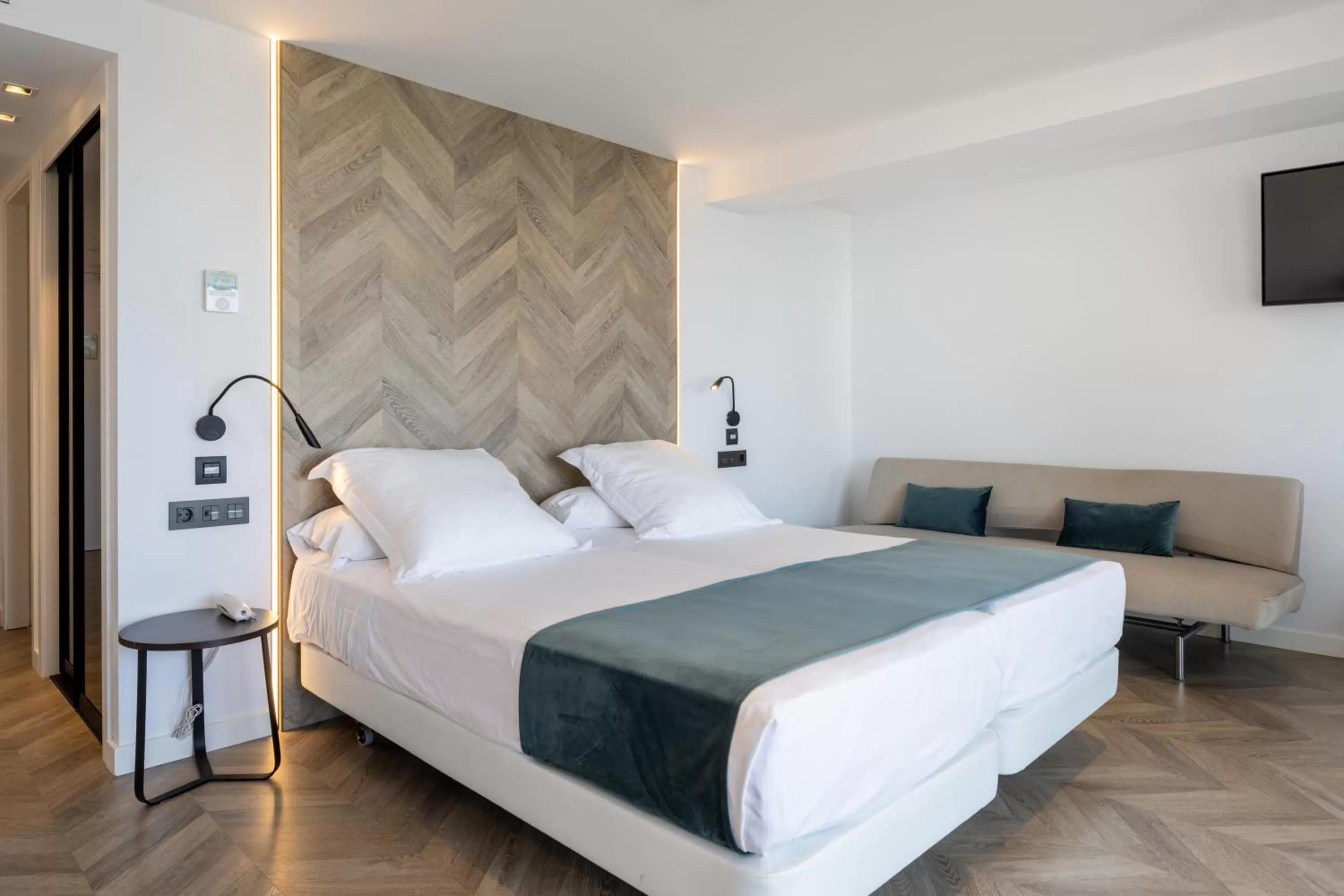 Photo of the whole room, Bed in Climia Belroy 4 Sup