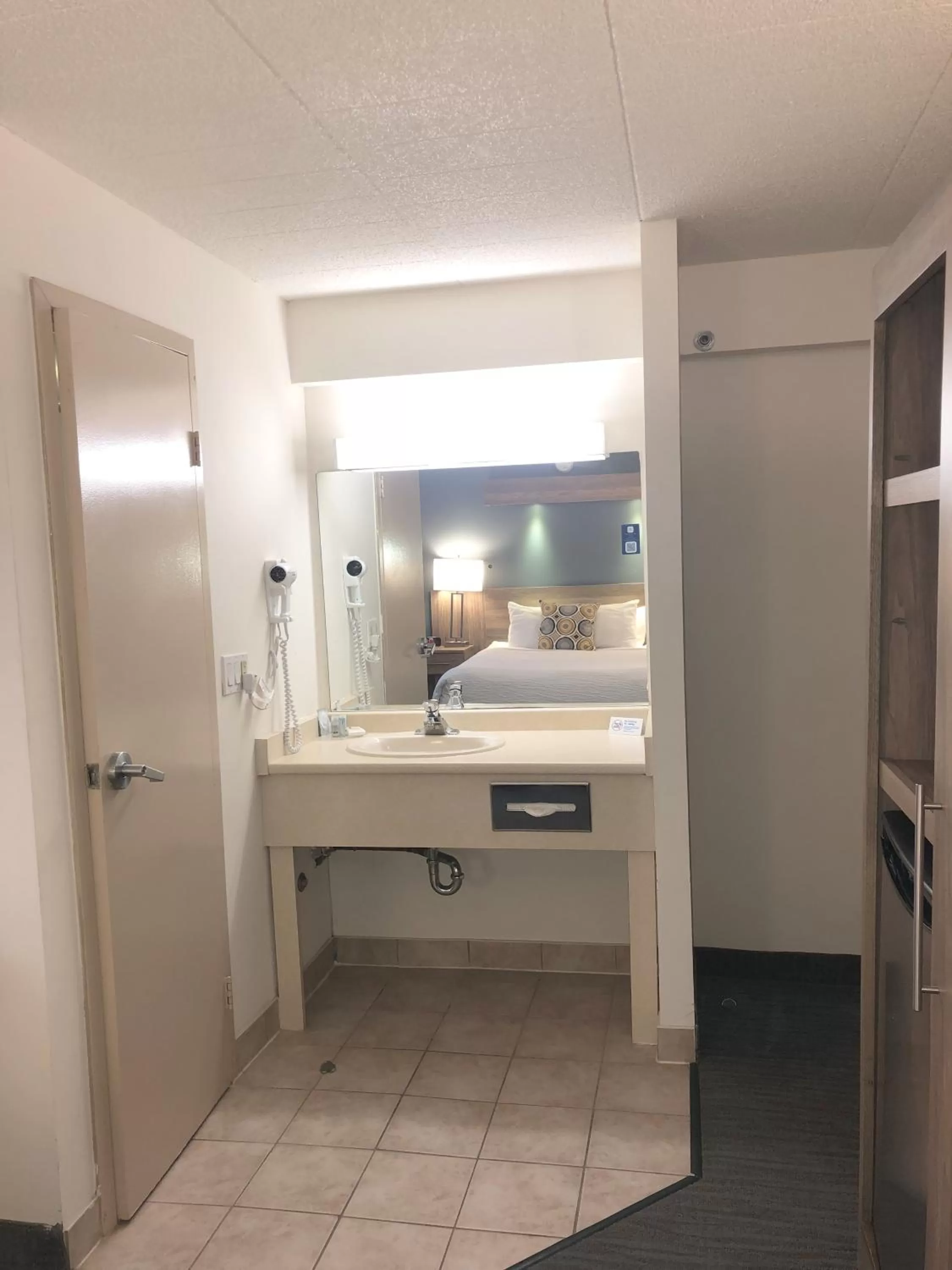 Bed in Days Inn by Wyndham Niagara Falls Centre St By the Falls