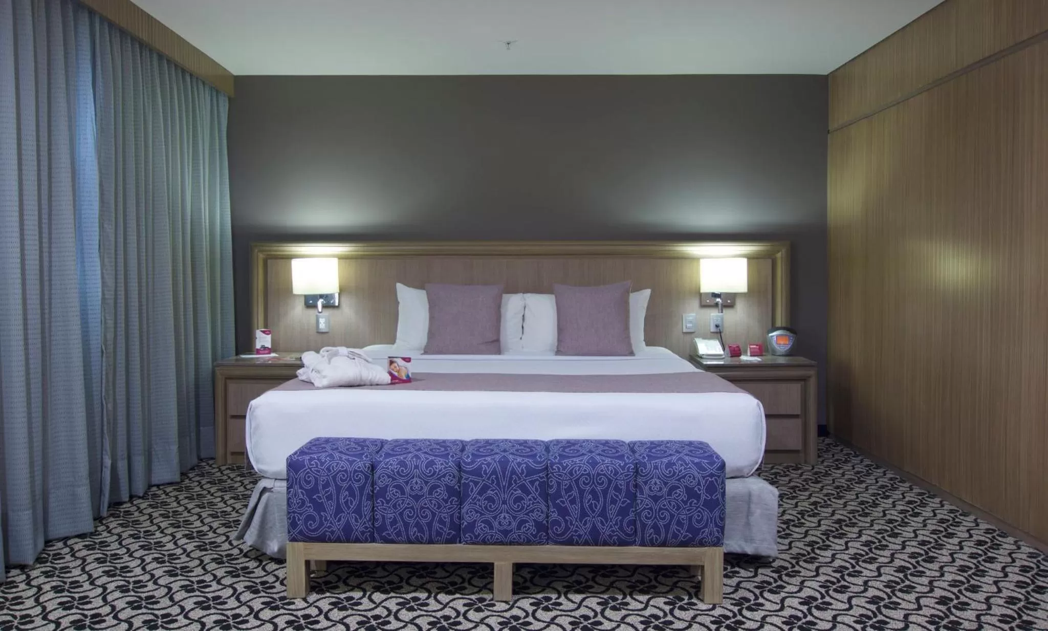 Photo of the whole room, Bed in Crowne Plaza Hotel Mexico City North-Tlalnepantla, an IHG Hotel