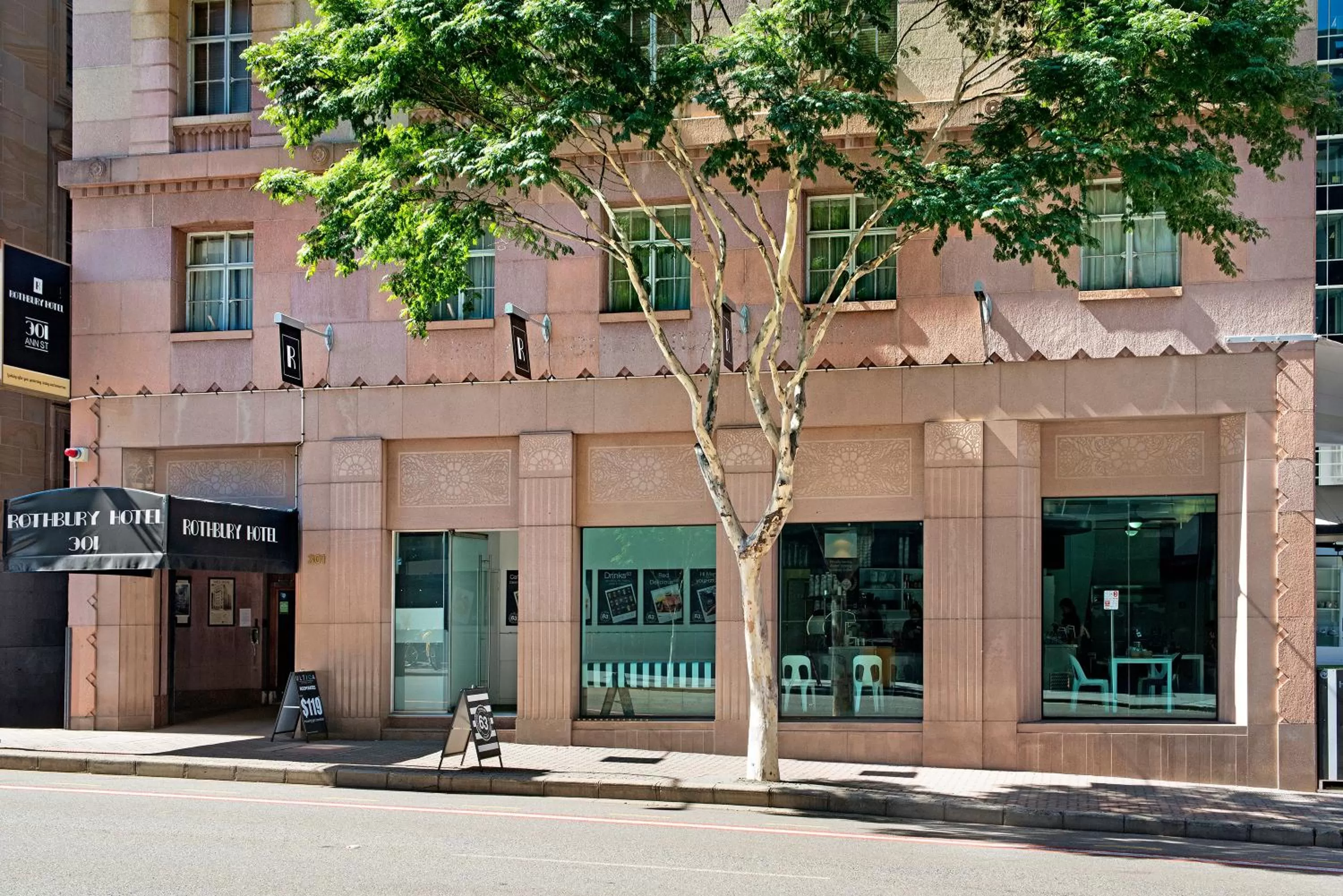 Facade/entrance in Rothbury Hotel