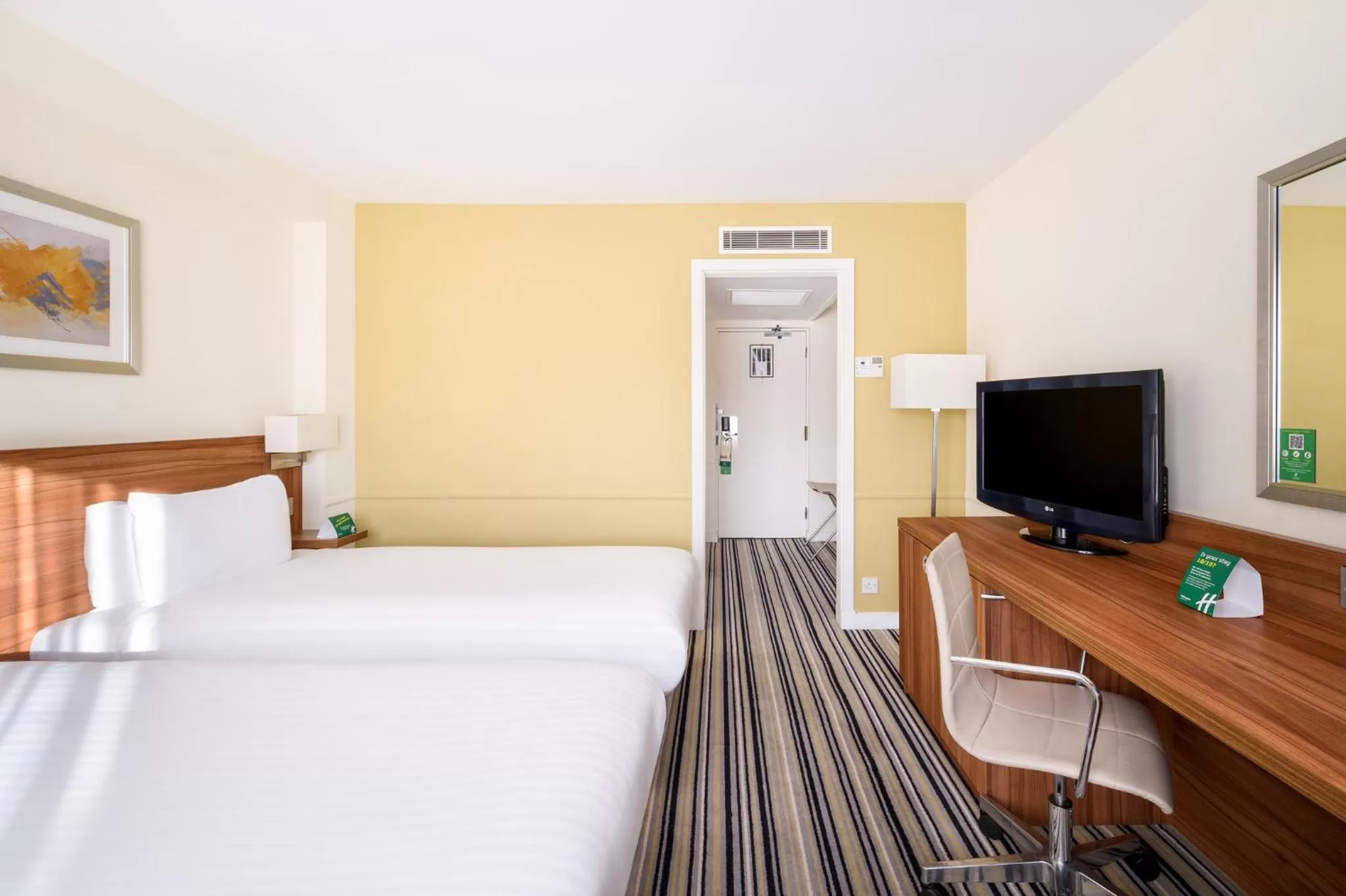 Photo of the whole room, Bed in Holiday Inn Rochester-Chatham by IHG