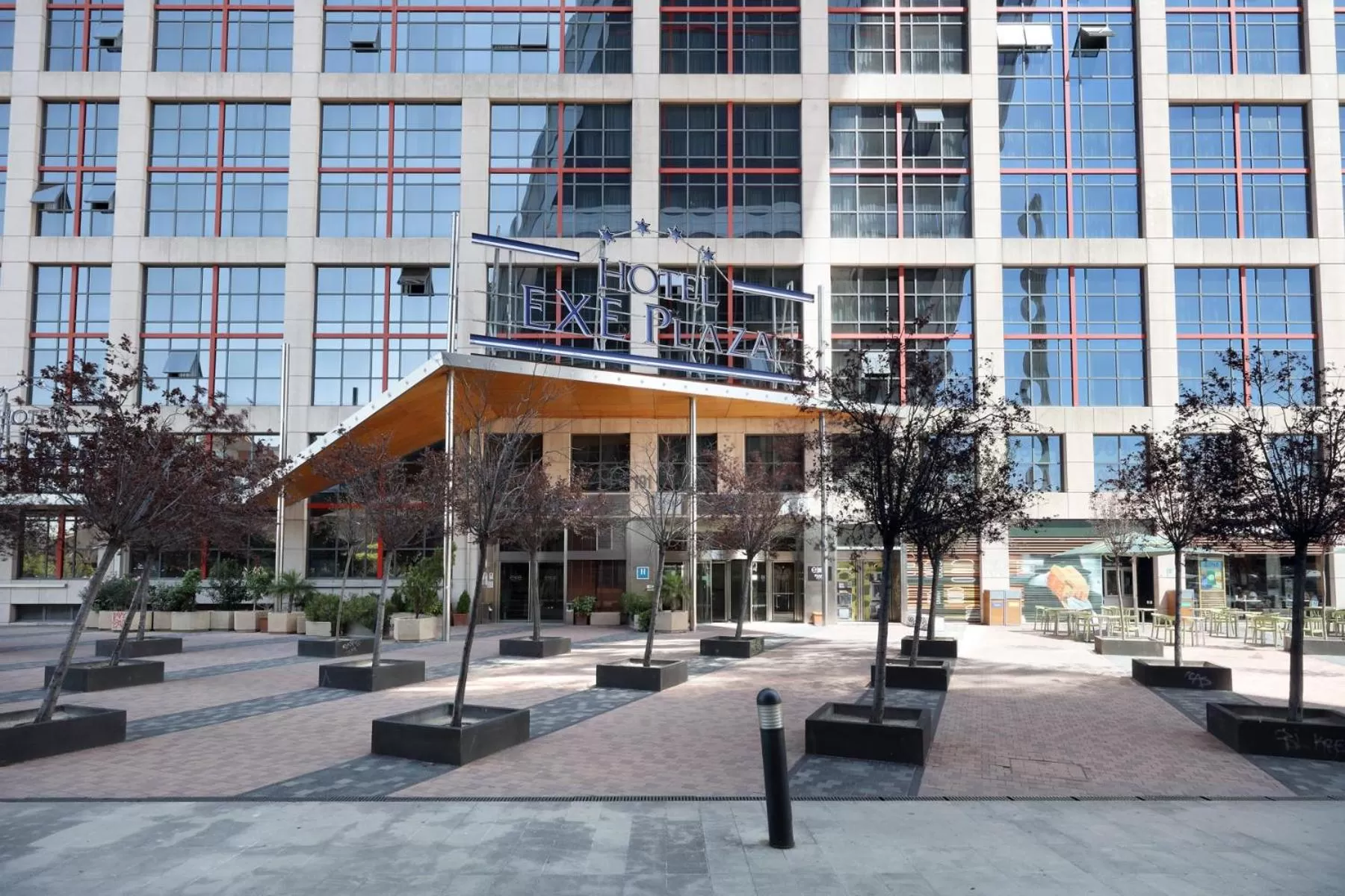 Facade/entrance in Exe Plaza