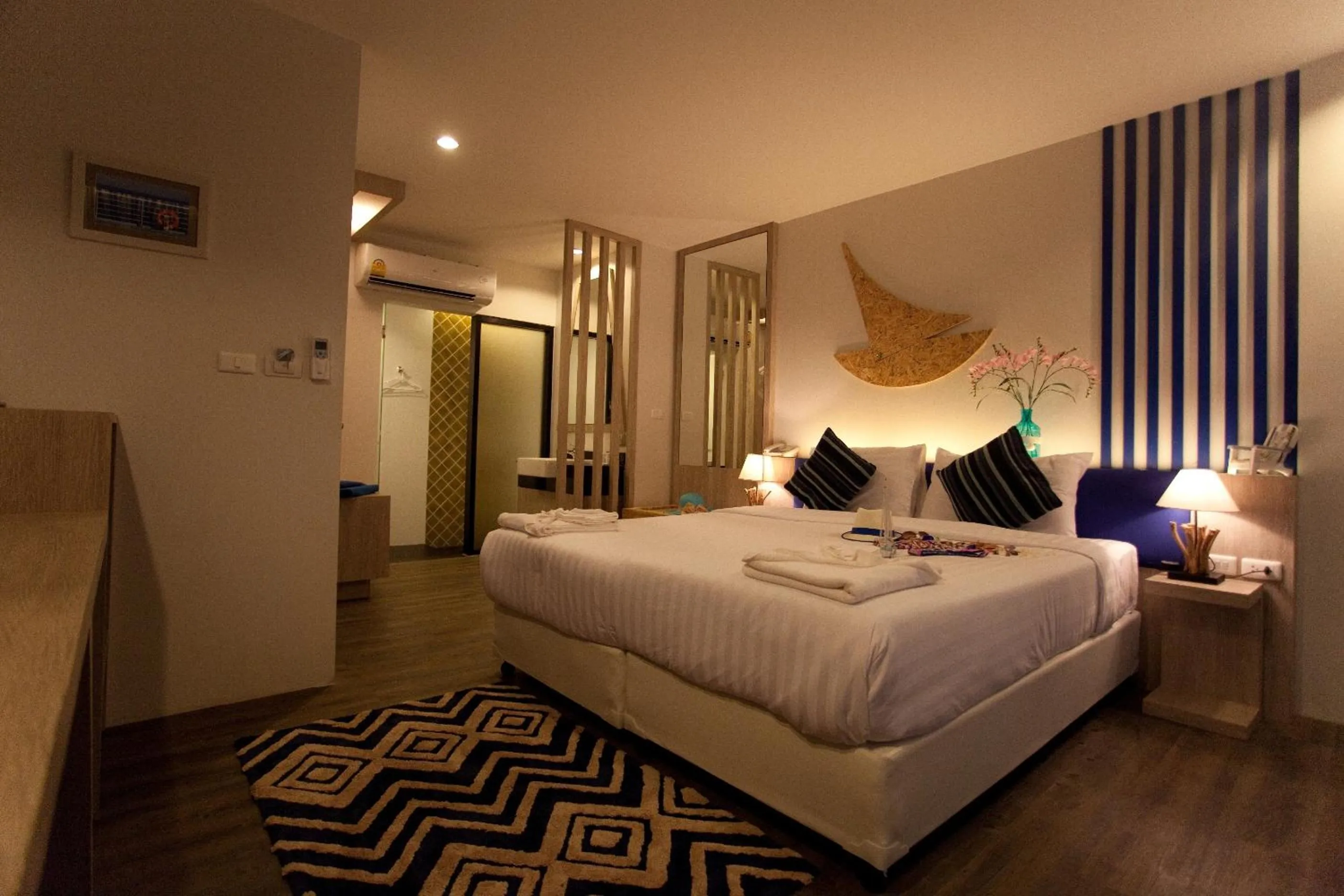 Bedroom, Bed in The Blue Pearl Kata Hotel