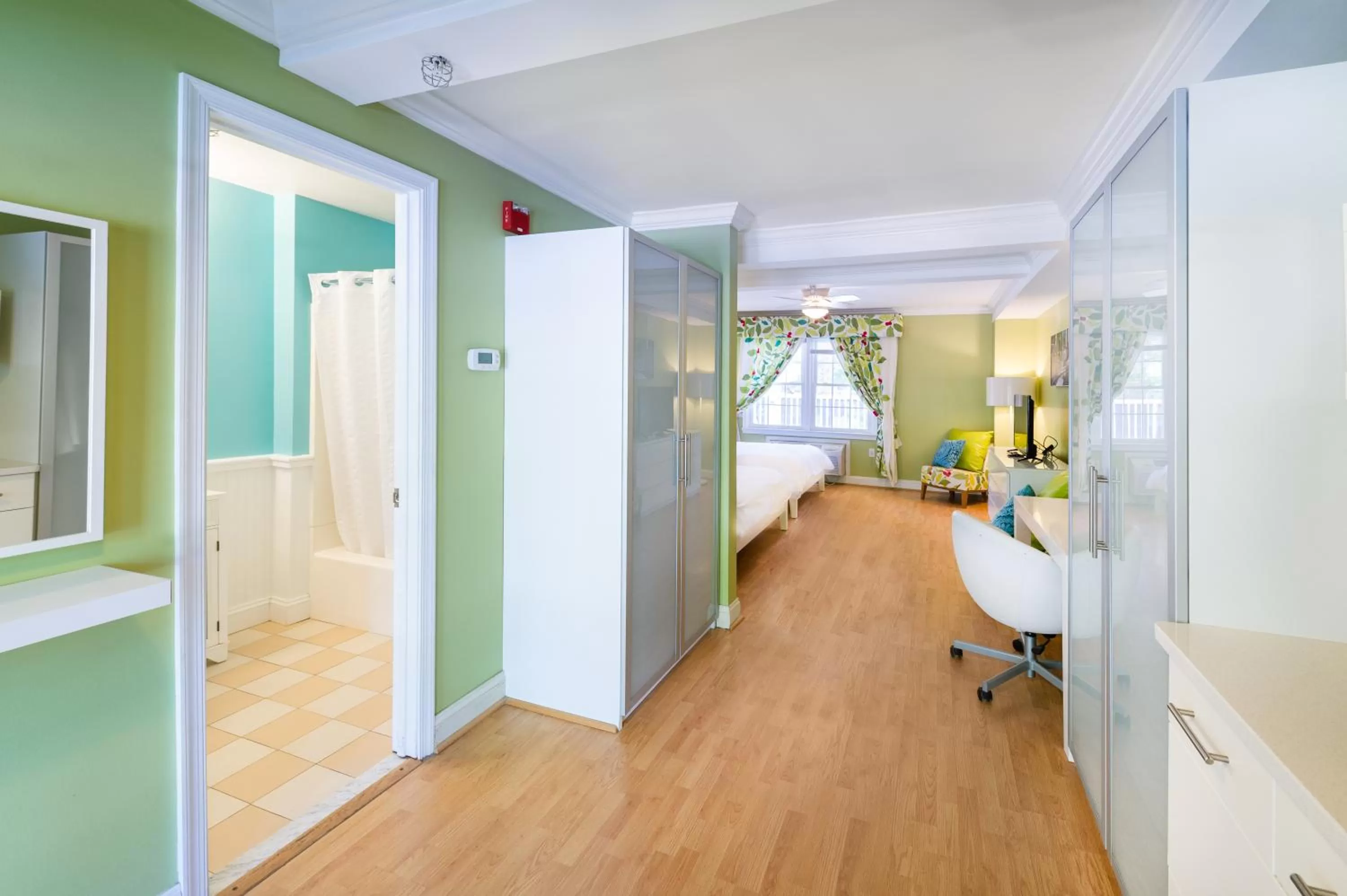 Photo of the whole room in Canalside Inn