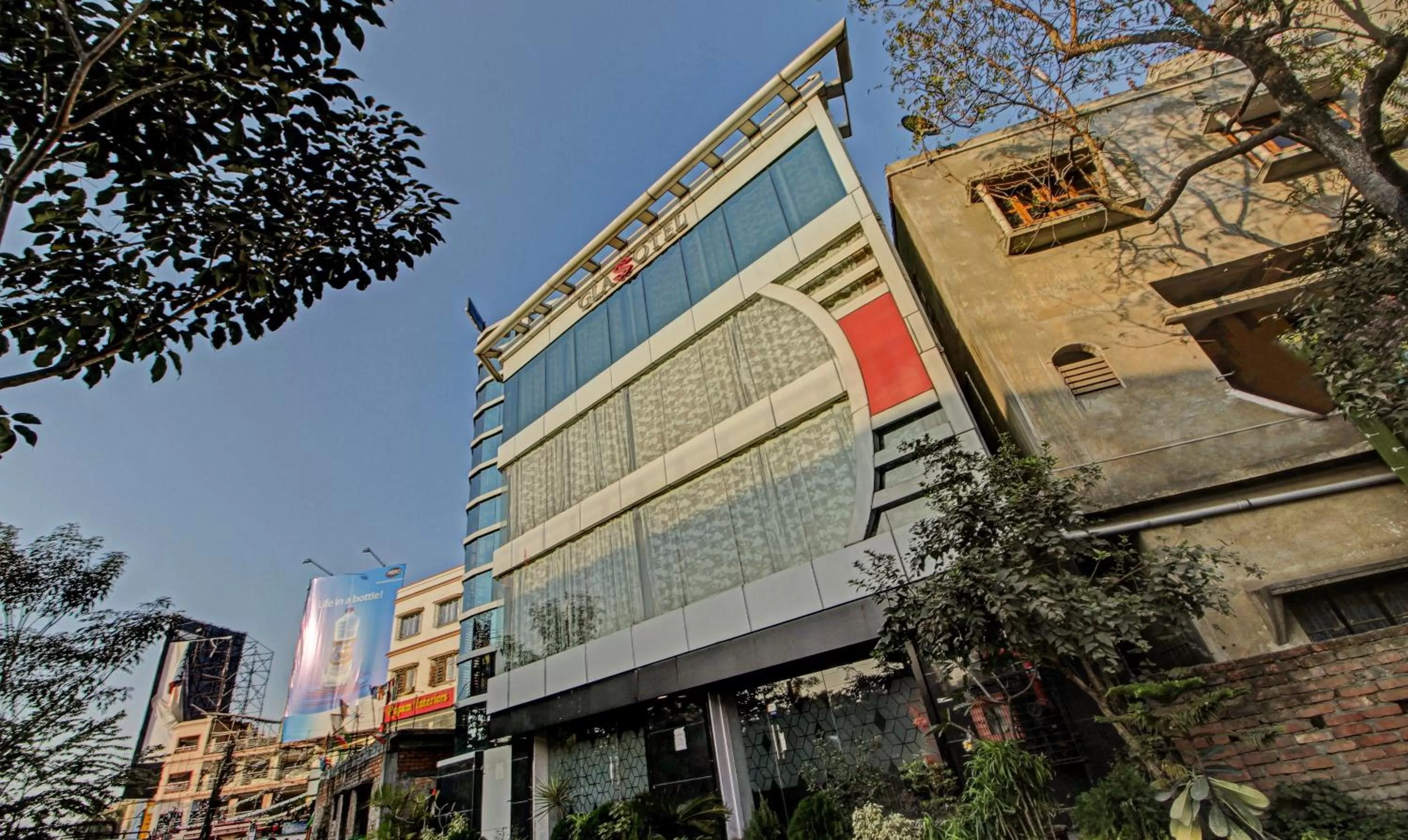 Property building in Treebo Glassotel Near Ruby Hospital