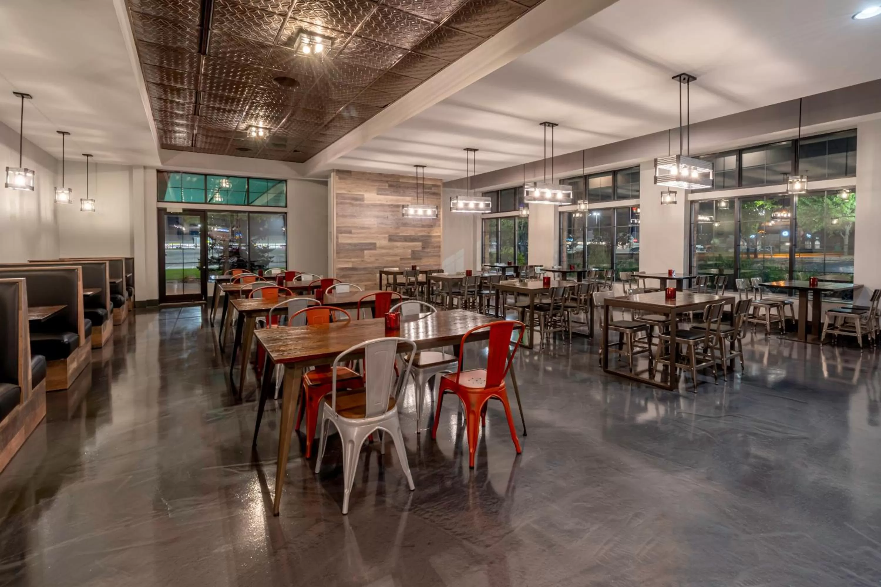 Restaurant/places to eat in Holiday Inn & Suites Wausau-Rothschild by IHG