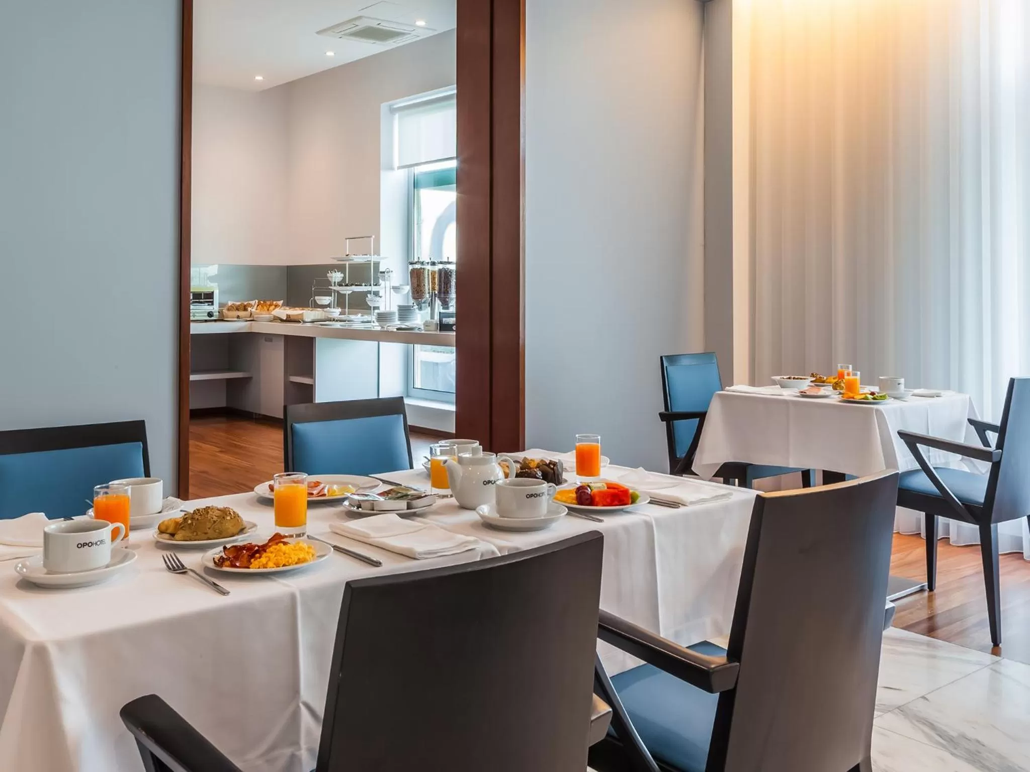 Breakfast in OPOHOTEL Porto Aeroporto